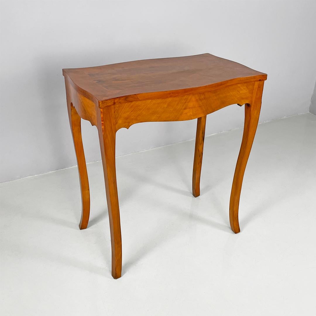 Escritorio italiano antiguo rectangular de madera de nogal, 1700 Madera en venta
