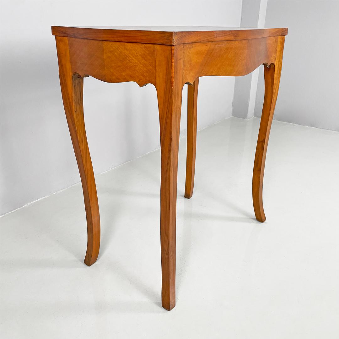 Escritorio italiano antiguo rectangular de madera de nogal, 1700 en venta 3