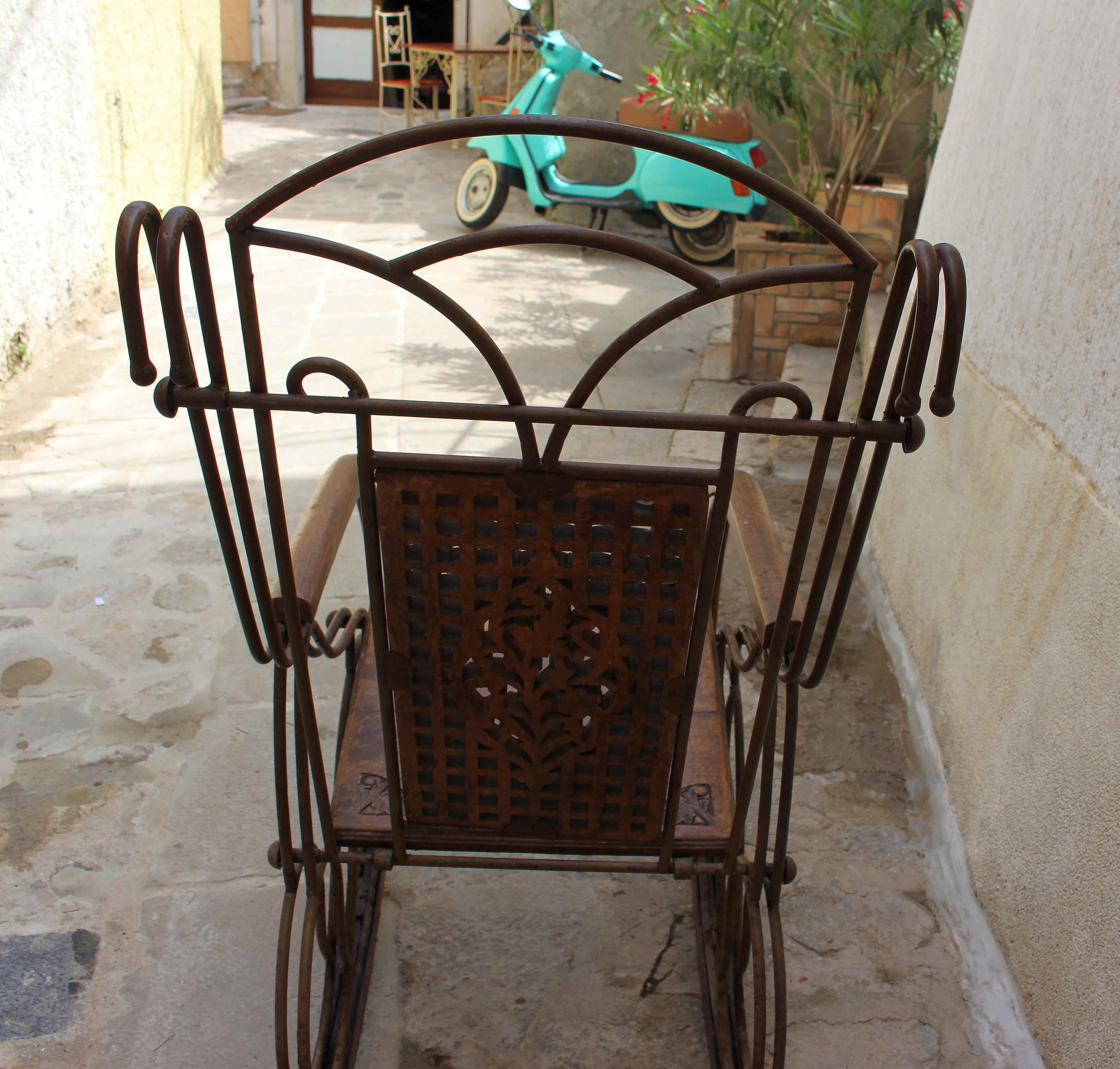 Italian Antique Rocking Chair In Distressed Condition For Sale In Los Angeles, CA