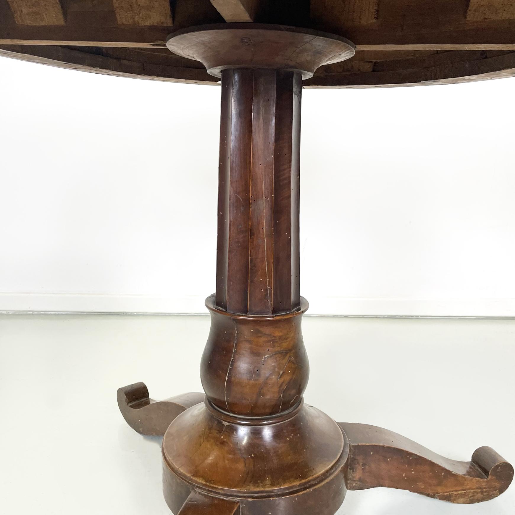 Italian antique round and finely worked wood dining table, 1800s         For Sale 4