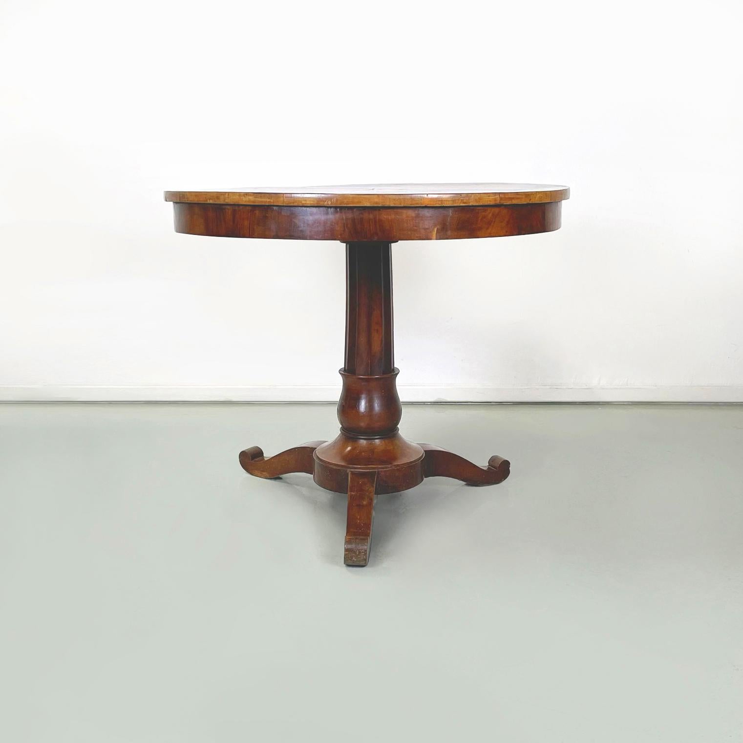 Italian antique round and finely worked wood dining table, 1800s    
Dining table with round top, entirely in solid wood. The central structure and the 3 curly legs are turned and finely worked.
1800s of Italian manufacture.
good condition, it has