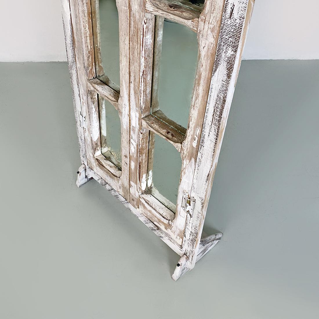 Miroir italien ancien et rustique autoportant, fabriqué à partir d'une porte pivotante en bois, années 1940 en vente 5