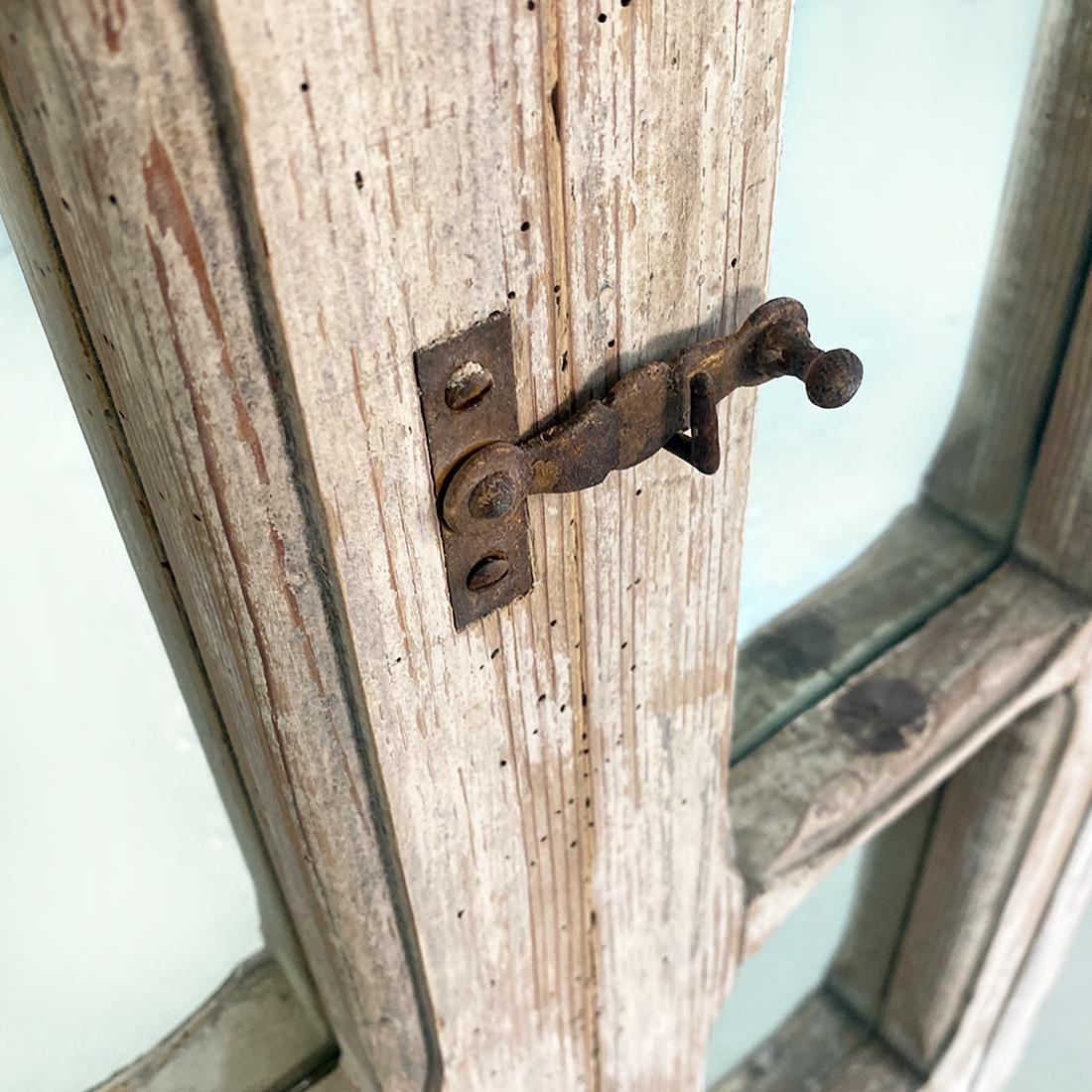 Miroir italien ancien et rustique autoportant, fabriqué à partir d'une porte pivotante en bois, années 1940 en vente 10