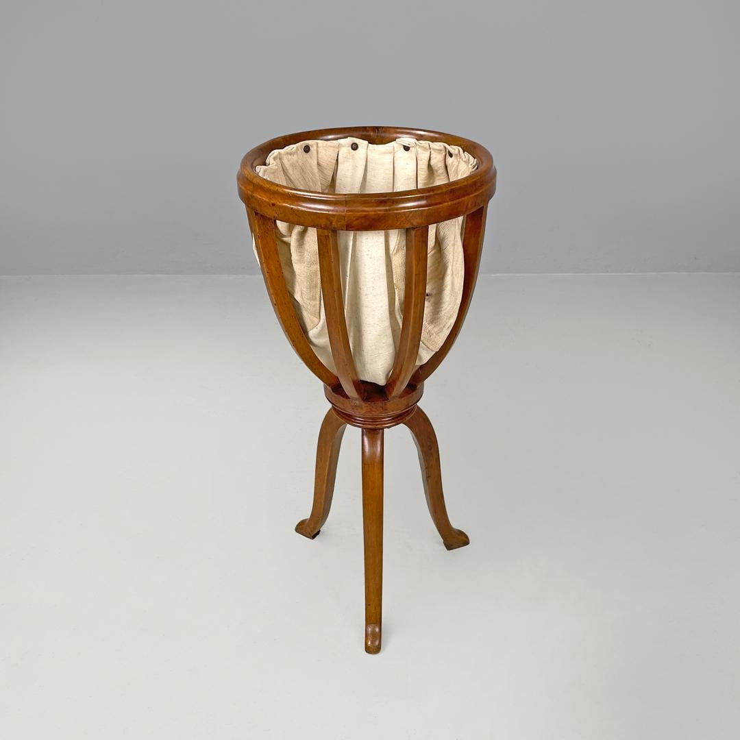 Italian antique sewing stand with wood basket and fabric lining, 1800s In Good Condition For Sale In MIlano, IT