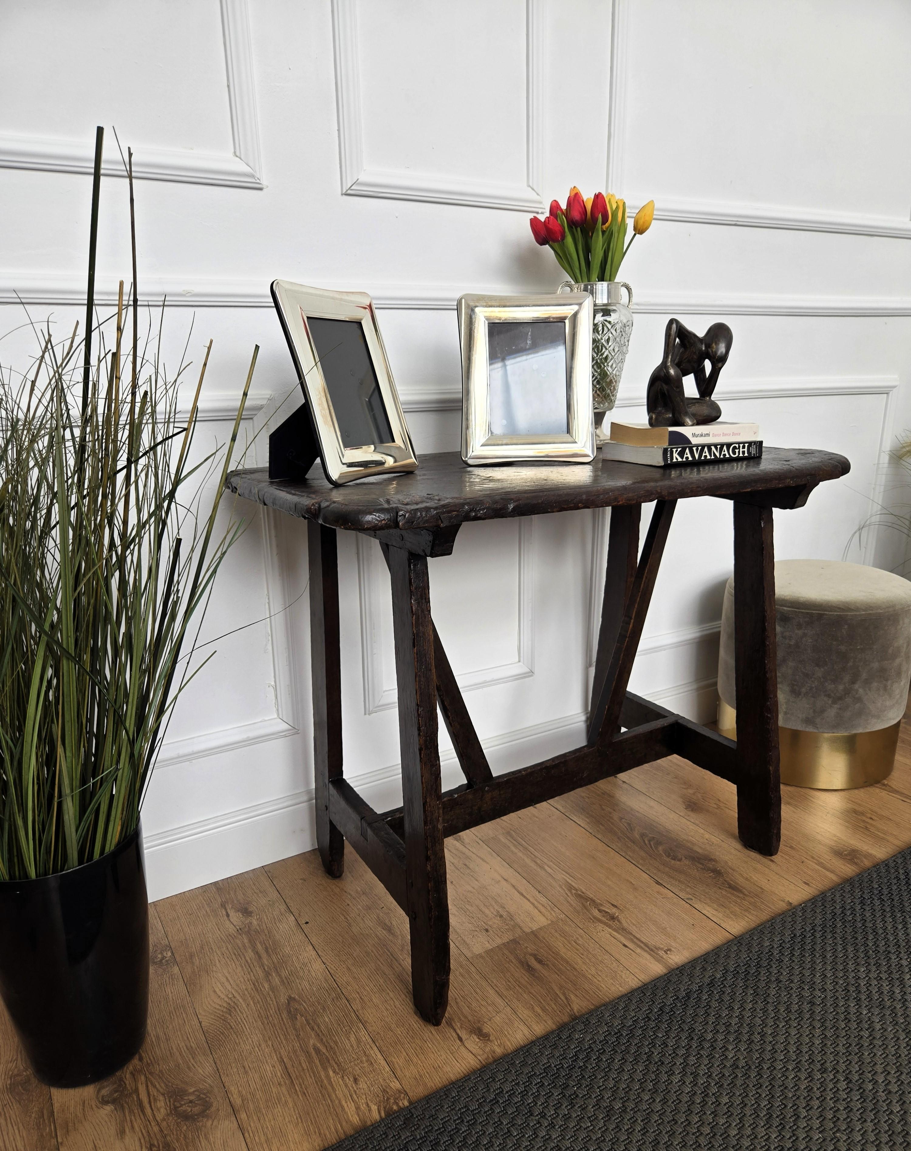 Italian Antique Solid Walnut Rustic Console Table Desk Writing Table In Good Condition For Sale In Carimate, Como