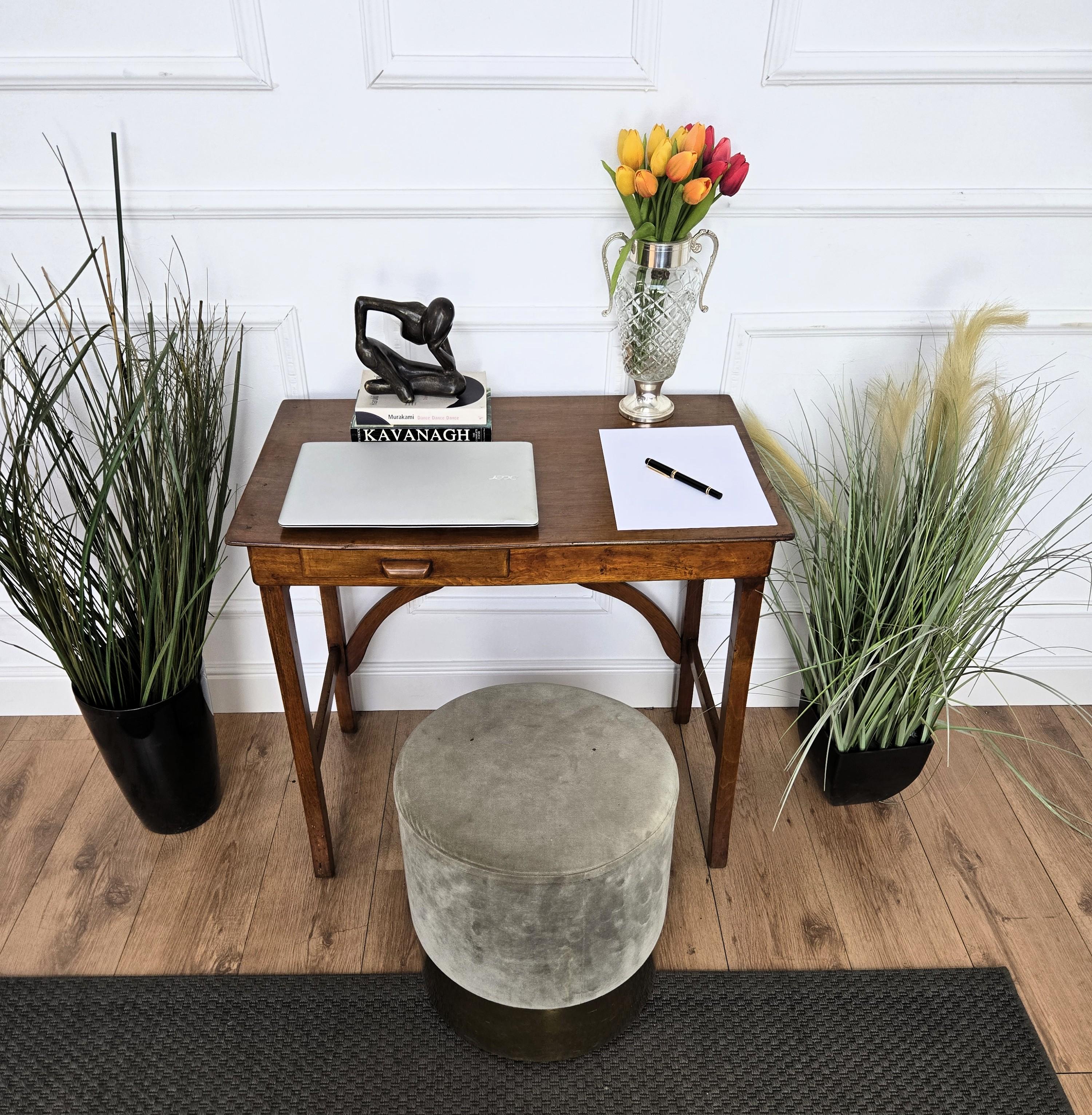 Rustique Table console italienne ancienne en noyer massif Table à écrire en vente