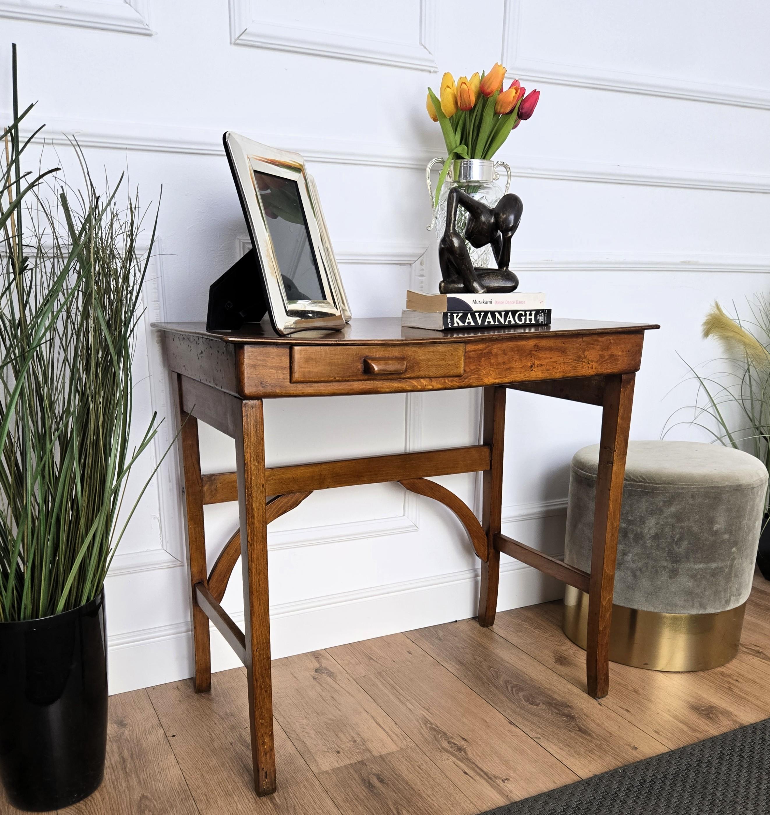 Bois Table console italienne ancienne en noyer massif Table à écrire en vente