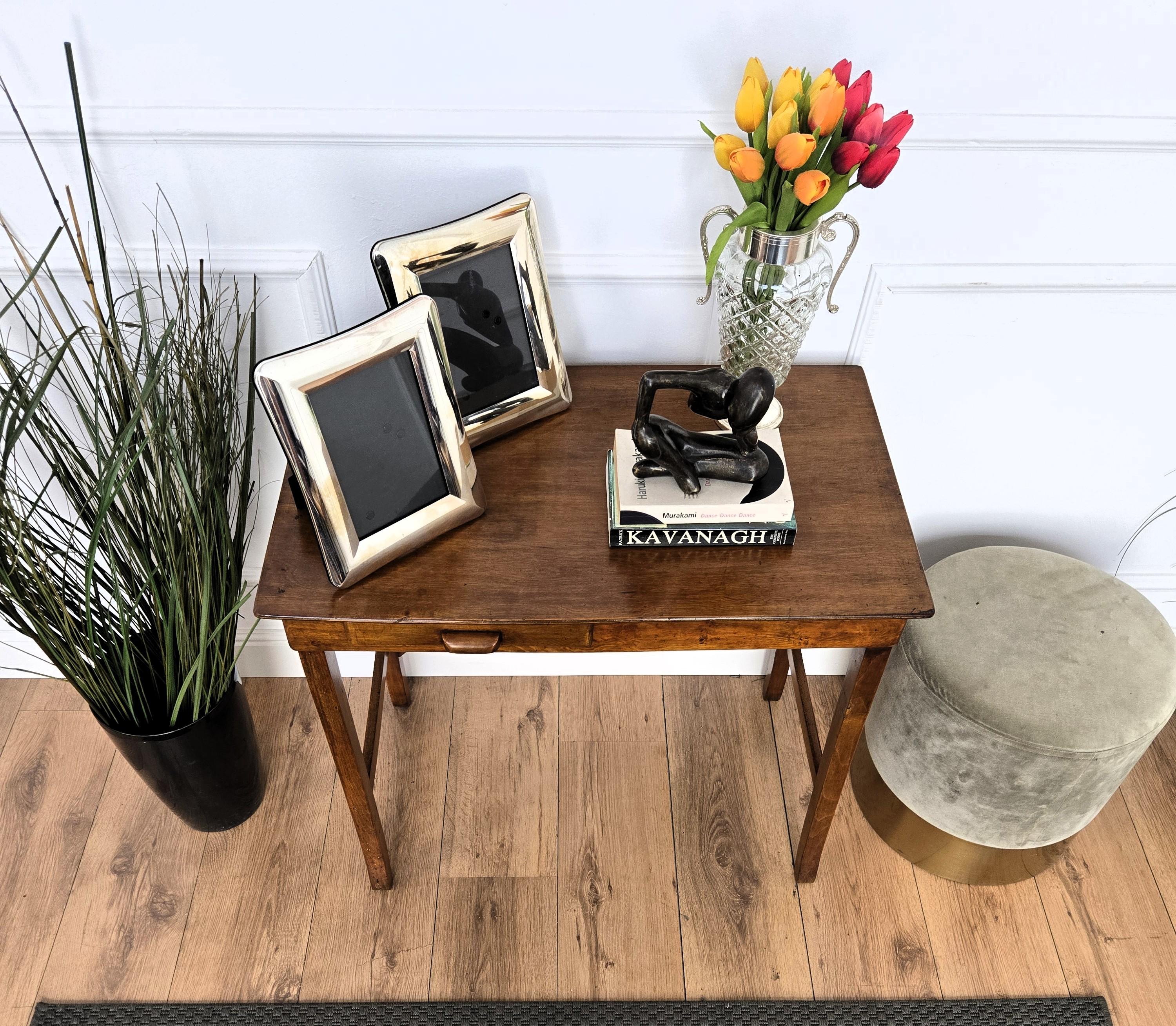 Table console italienne ancienne en noyer massif Table à écrire en vente 1