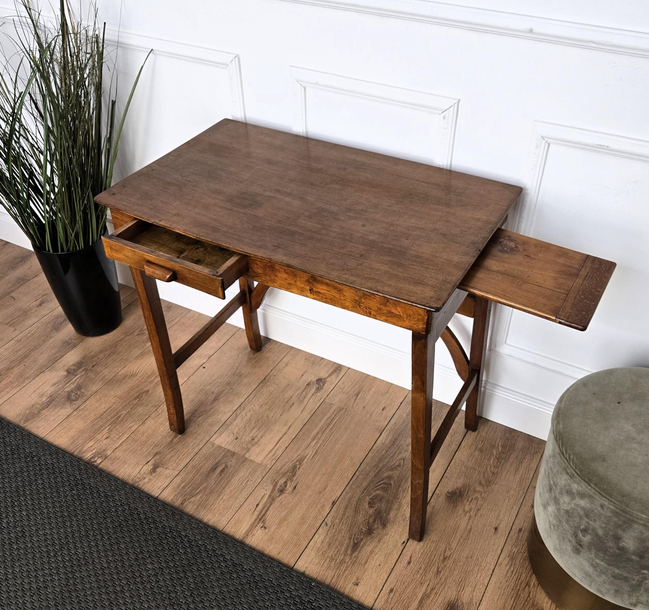 Table console italienne ancienne en noyer massif Table à écrire en vente 2