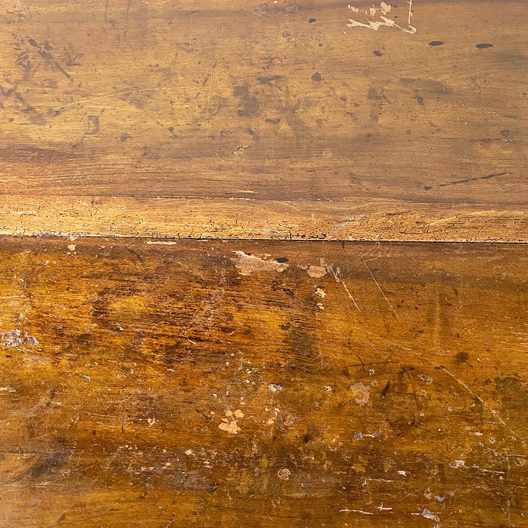 Mesa de comedor o escritorio italiano antiguo de madera maciza y detalles de latón, 1900 Latón en venta