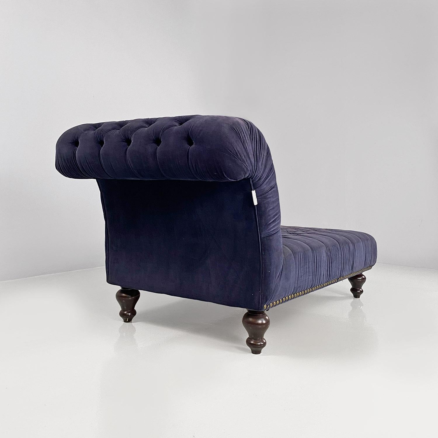 Late 20th Century Italian antique style blue velvet and wood dormeuse or chaise longue, 1980s For Sale