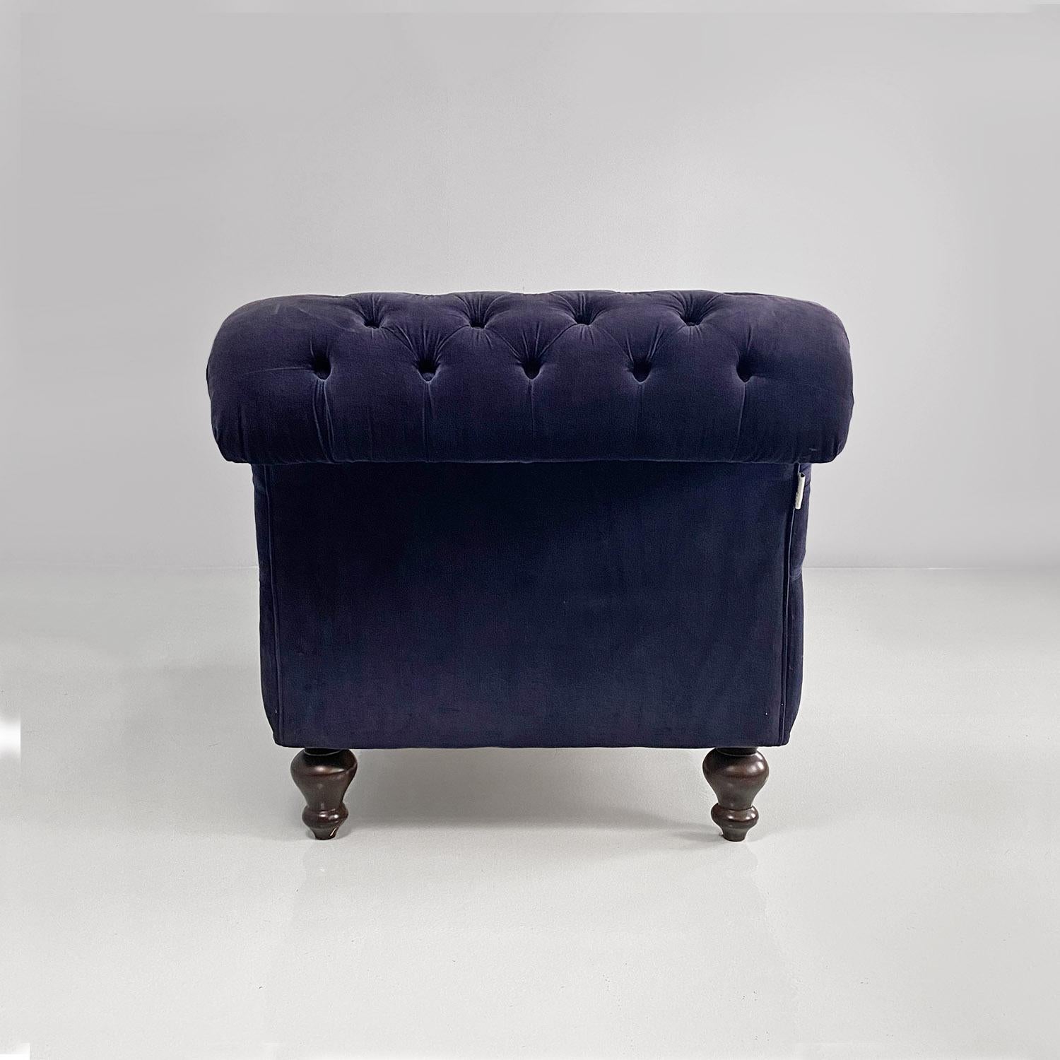 Velvet Italian antique style blue velvet and wood dormeuse or chaise longue, 1980s For Sale