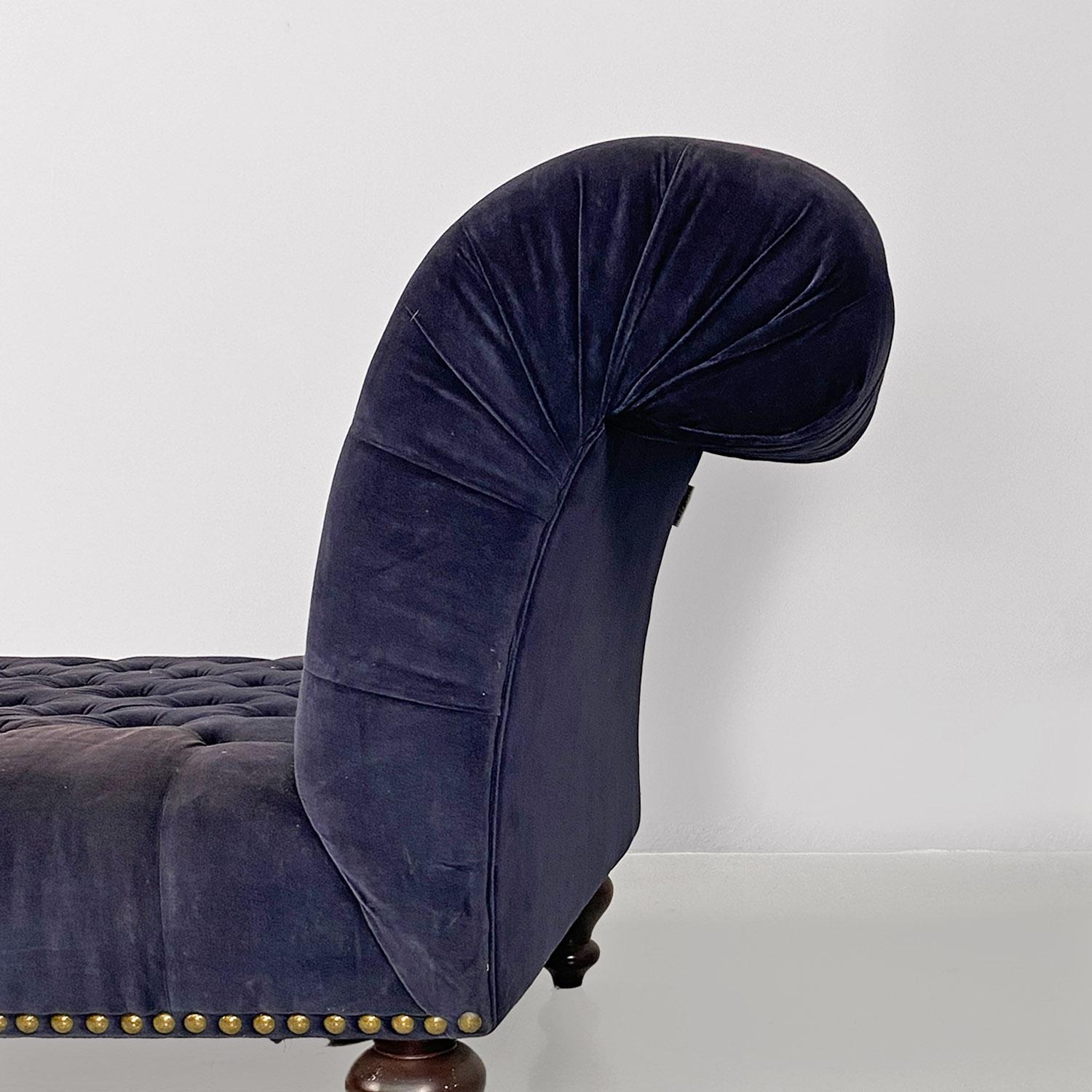 Italian antique style blue velvet and wood dormeuse or chaise longue, 1980s For Sale 1