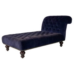 Dormeuse o chaise longue italiana estilo antiguo de terciopelo azul y madera, años 80