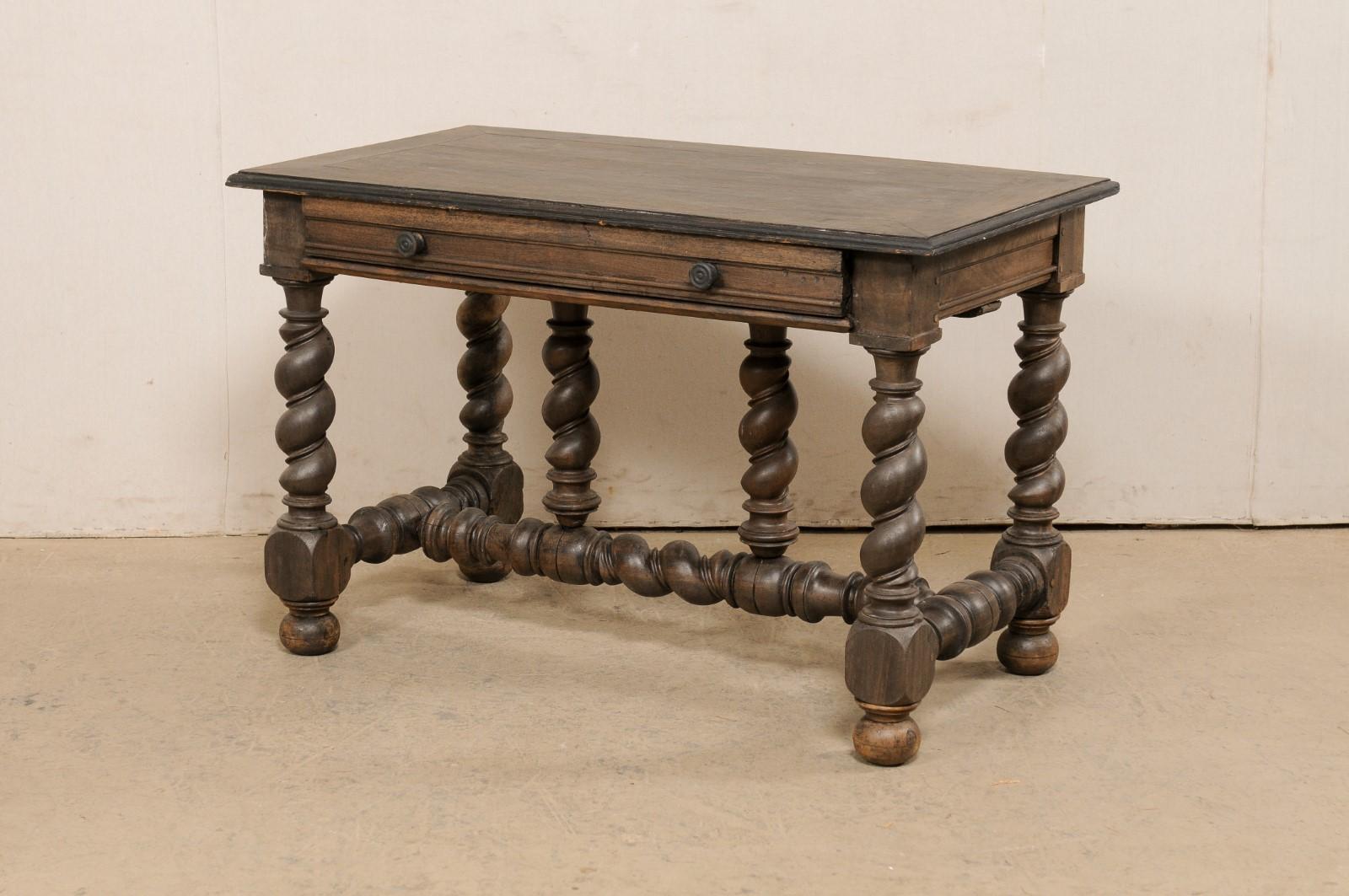 Italienischer antiker italienischer Tisch mit einer Schublade, auf kühn geschnitzten Beinen und Stretchern erhöht im Angebot 2
