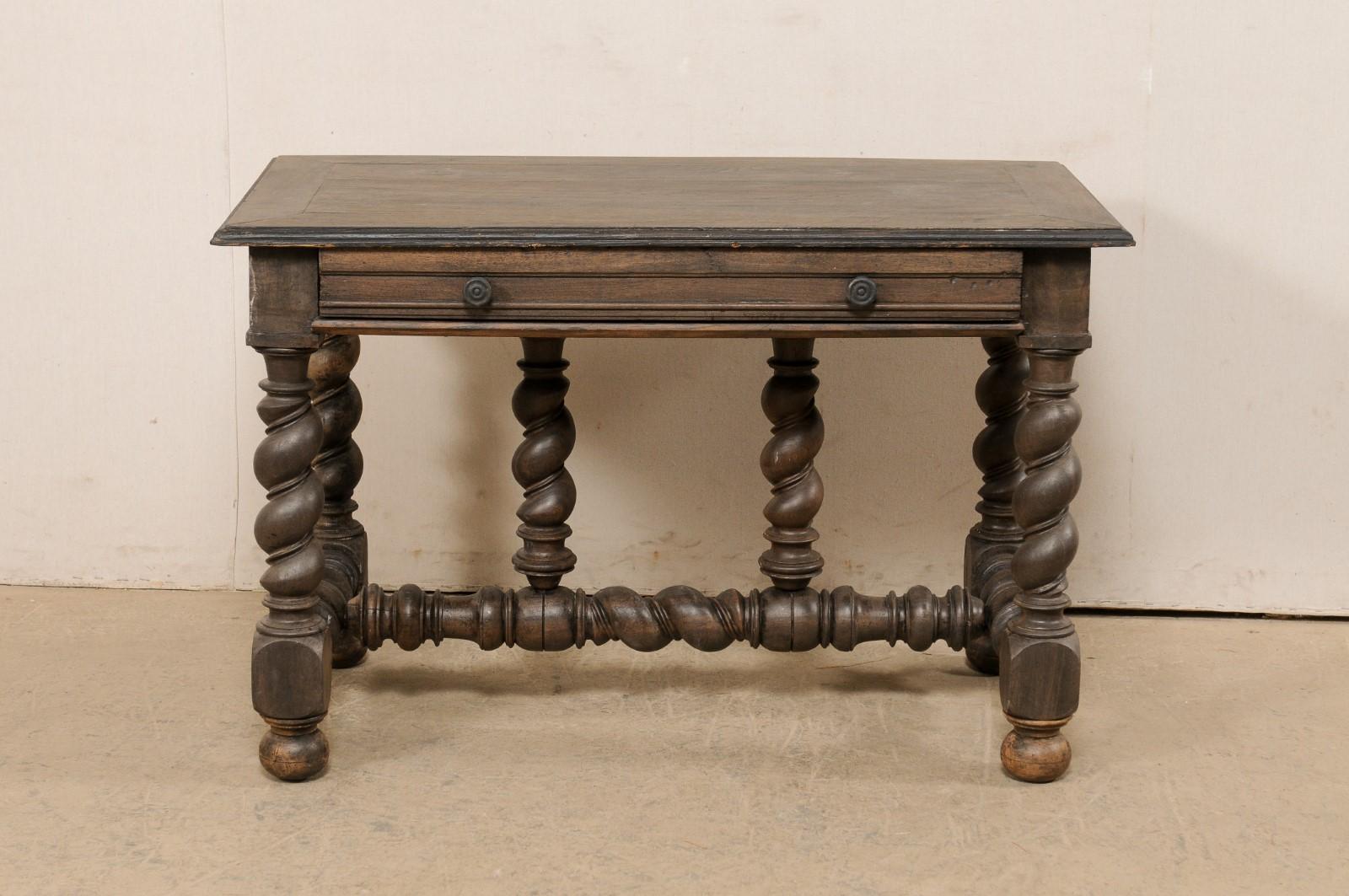 Italienischer antiker italienischer Tisch mit einer Schublade, auf kühn geschnitzten Beinen und Stretchern erhöht im Angebot 3