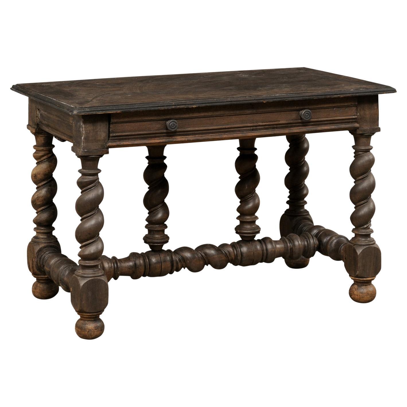 Table italienne ancienne avec un seul tiroir reposant sur des pieds et des traverses audacieusement sculptés