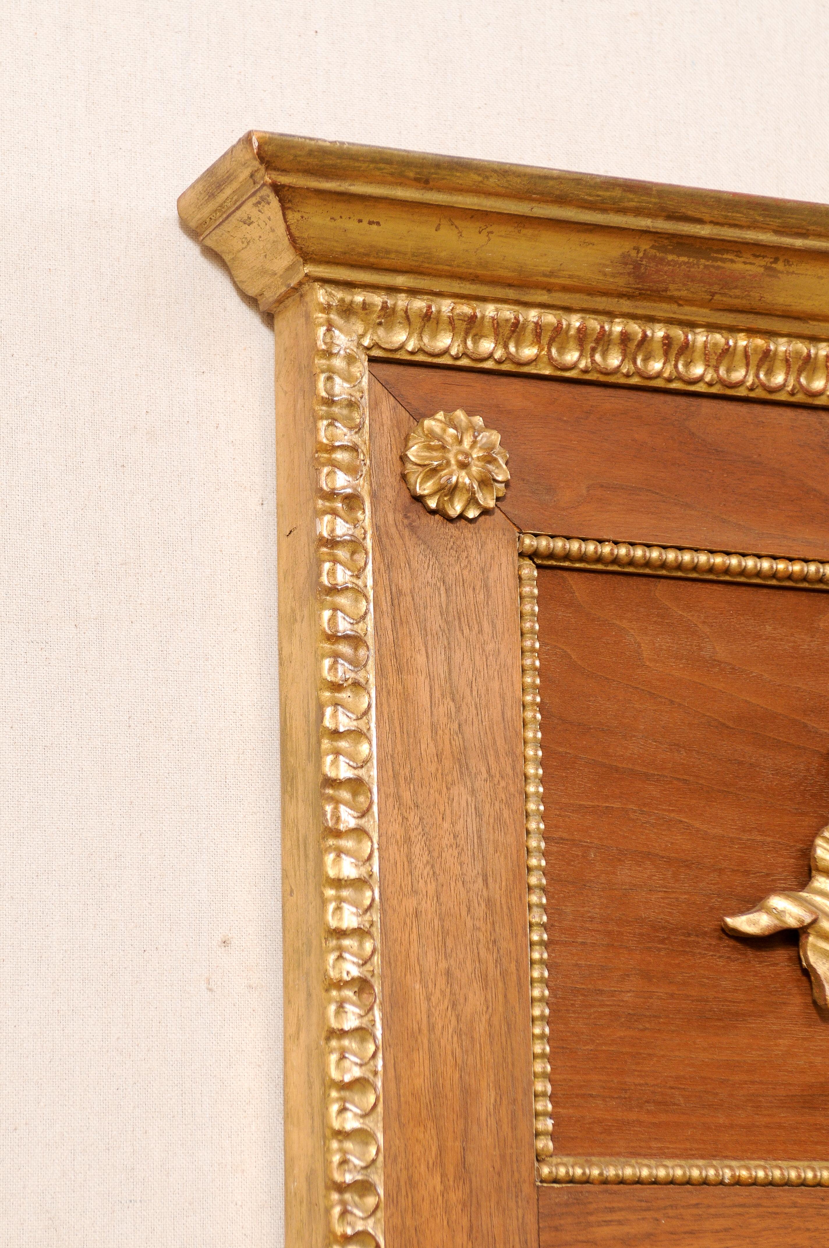 Miroir Trumeau italien ancien avec finition dorée d'origine et accents sur les thèmes musicaux en vente 2
