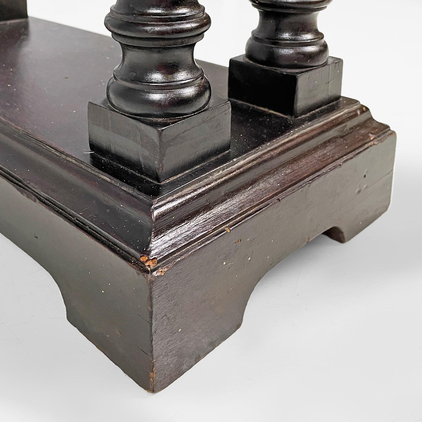 Consola o mesa de centro italiana antigua de madera torneada, finales del siglo XIX Romántico en venta