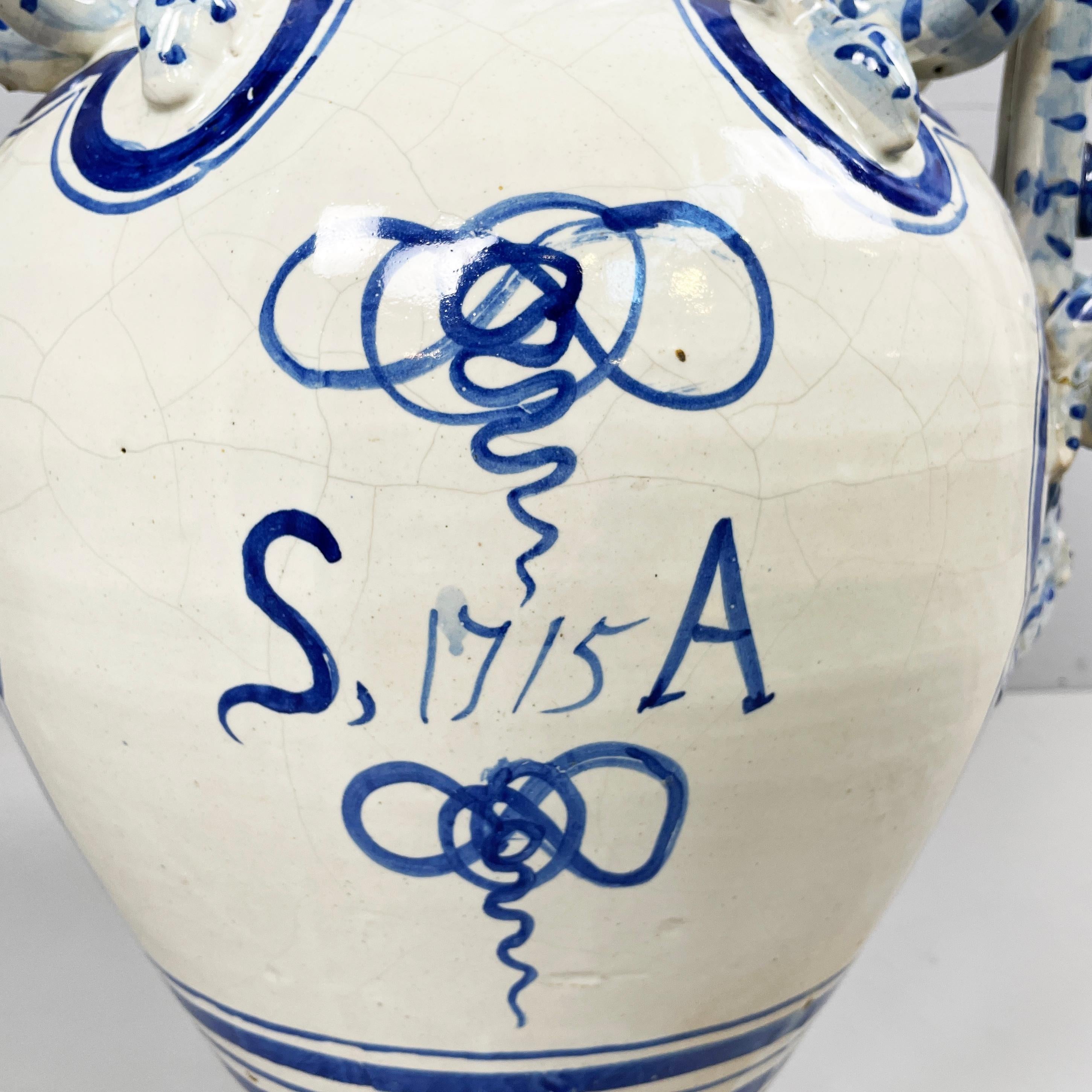 Italian antique vase with lid in blue and white majolica, 1715 For Sale 12