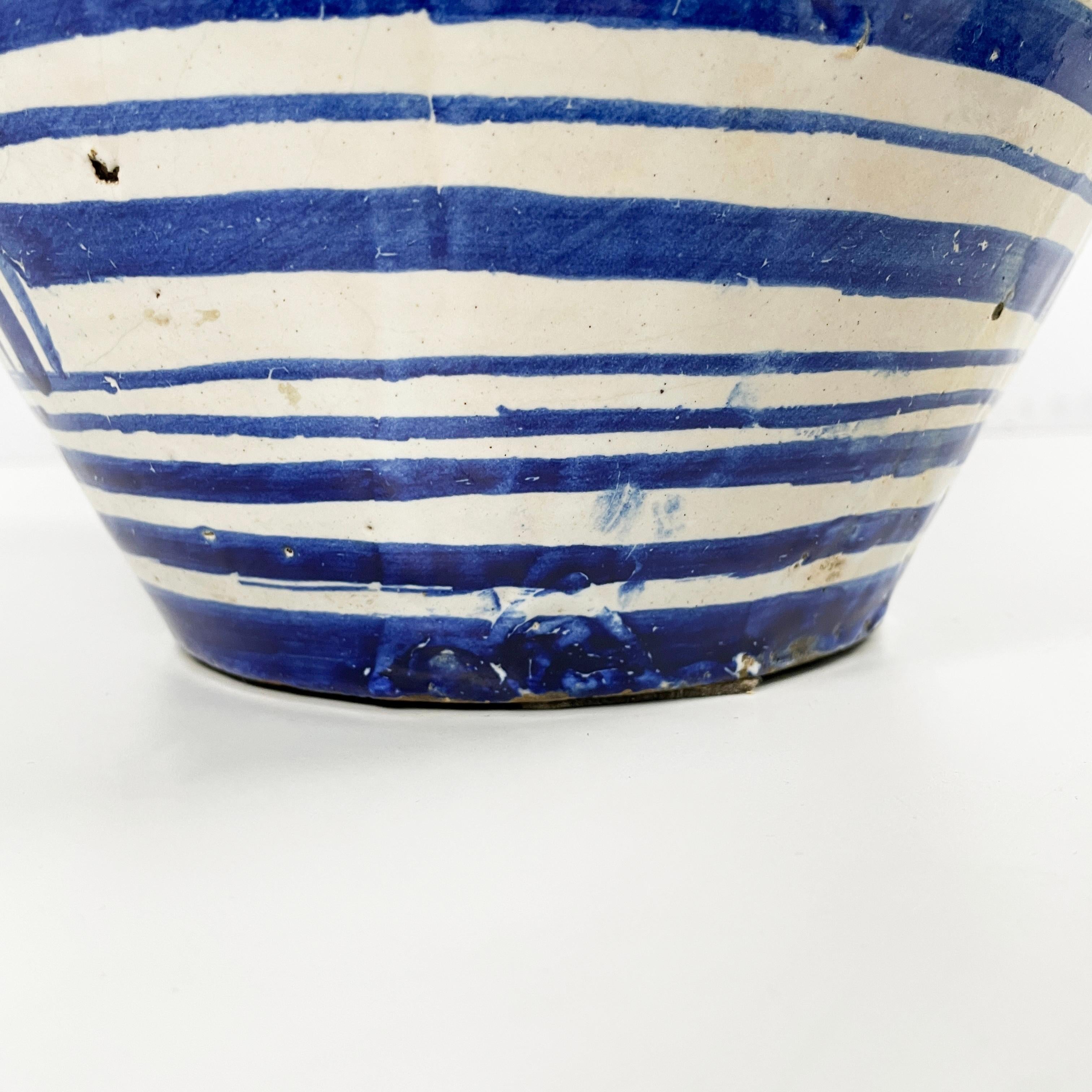 Italian antique vase with lid in blue and white majolica, 1715 For Sale 15