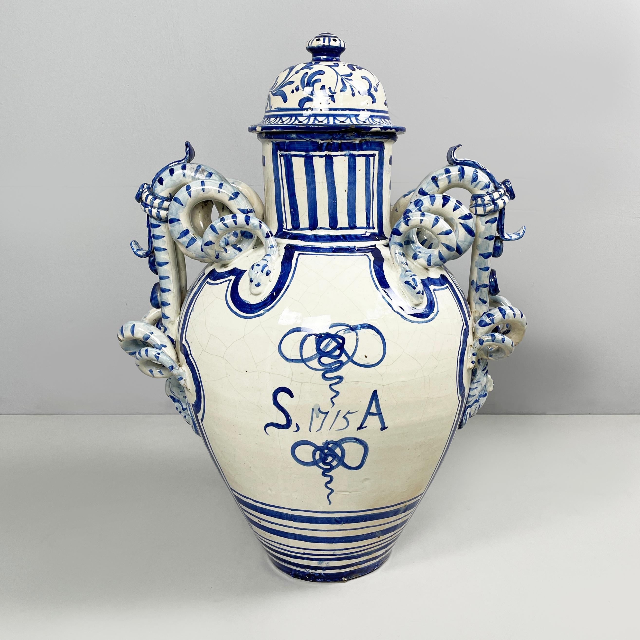 Italian antique vase with lid in blue and white majolica, 1715 For Sale 1