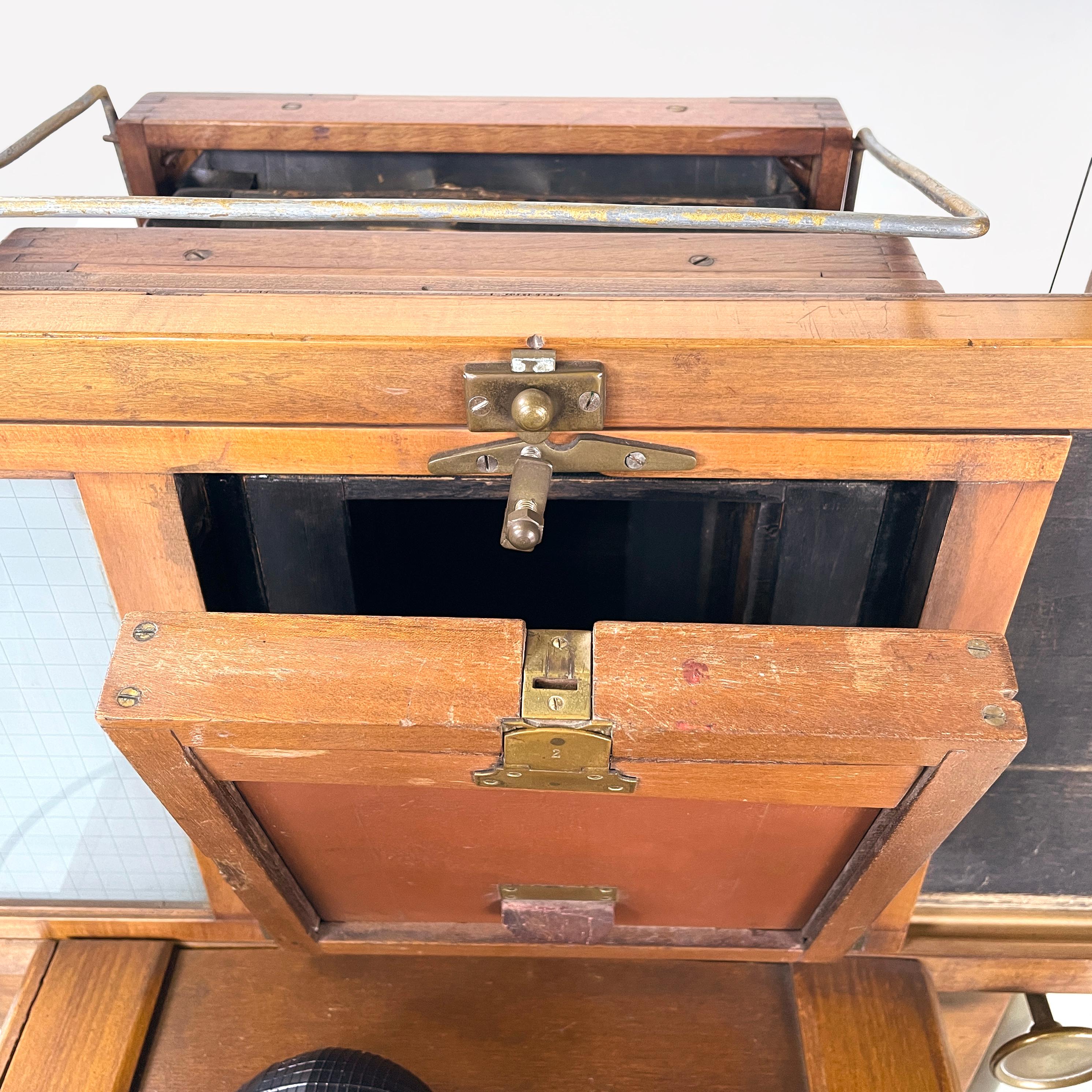 Italian antique vintage Analogue floor camera in wood and brass, 1900s For Sale 9