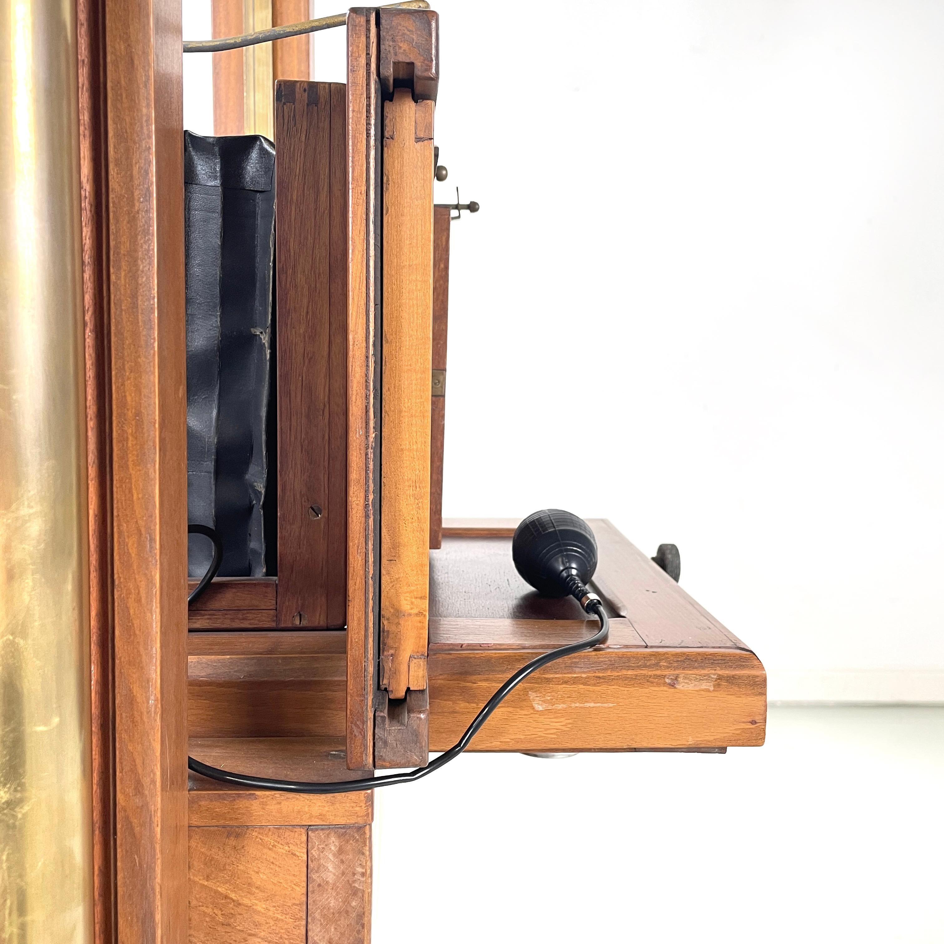 Caméra de sol analogique italienne en bois et laiton, années 1900 en vente 9