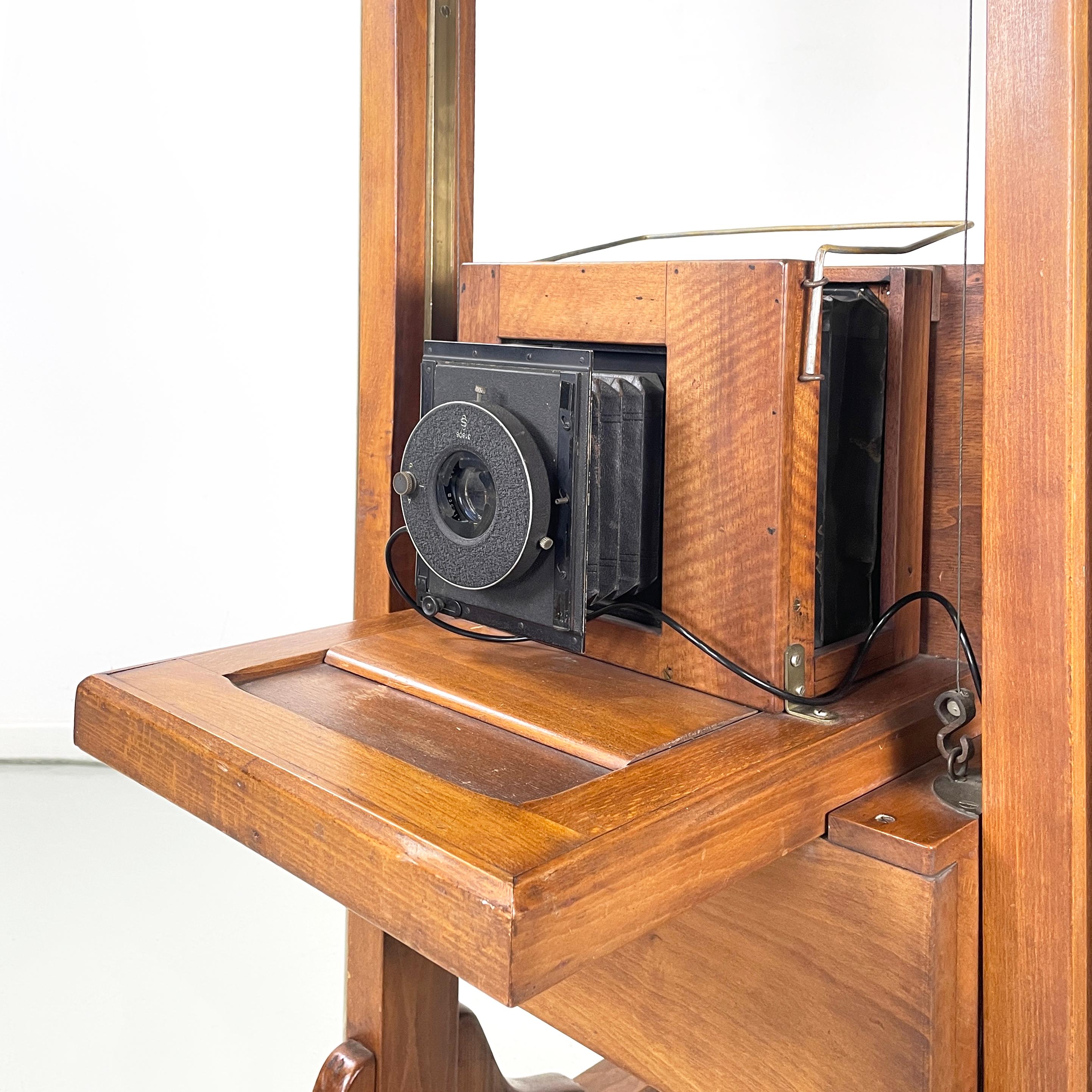 Brass Italian antique vintage Analogue floor camera in wood and brass, 1900s For Sale