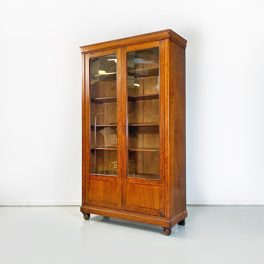 Italian Antique Walnut and Original Glass Vitrine or Highboard, 1900s In Good Condition In MIlano, IT