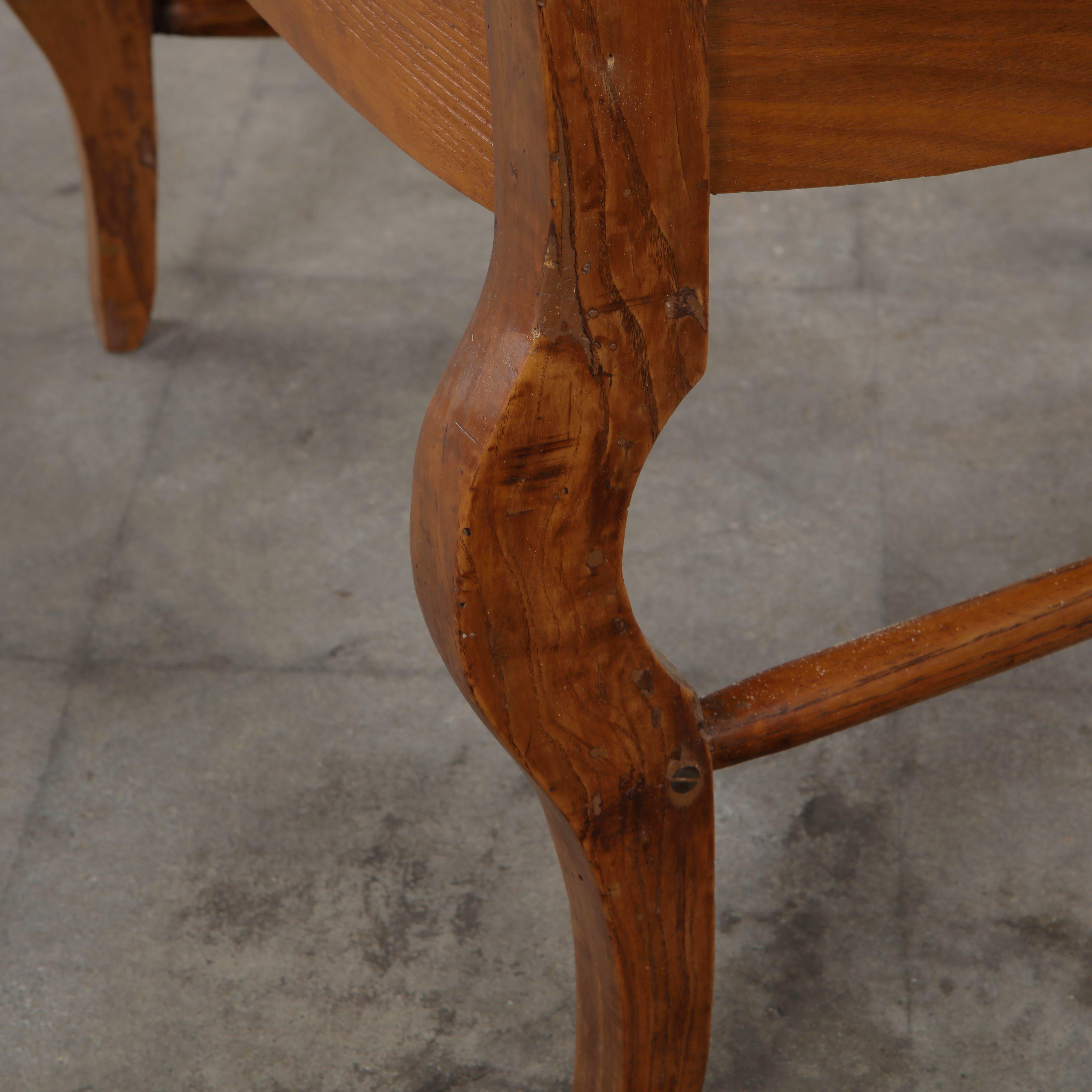 Italian Antique Walnut Arm Chair, 1960s im Angebot 4