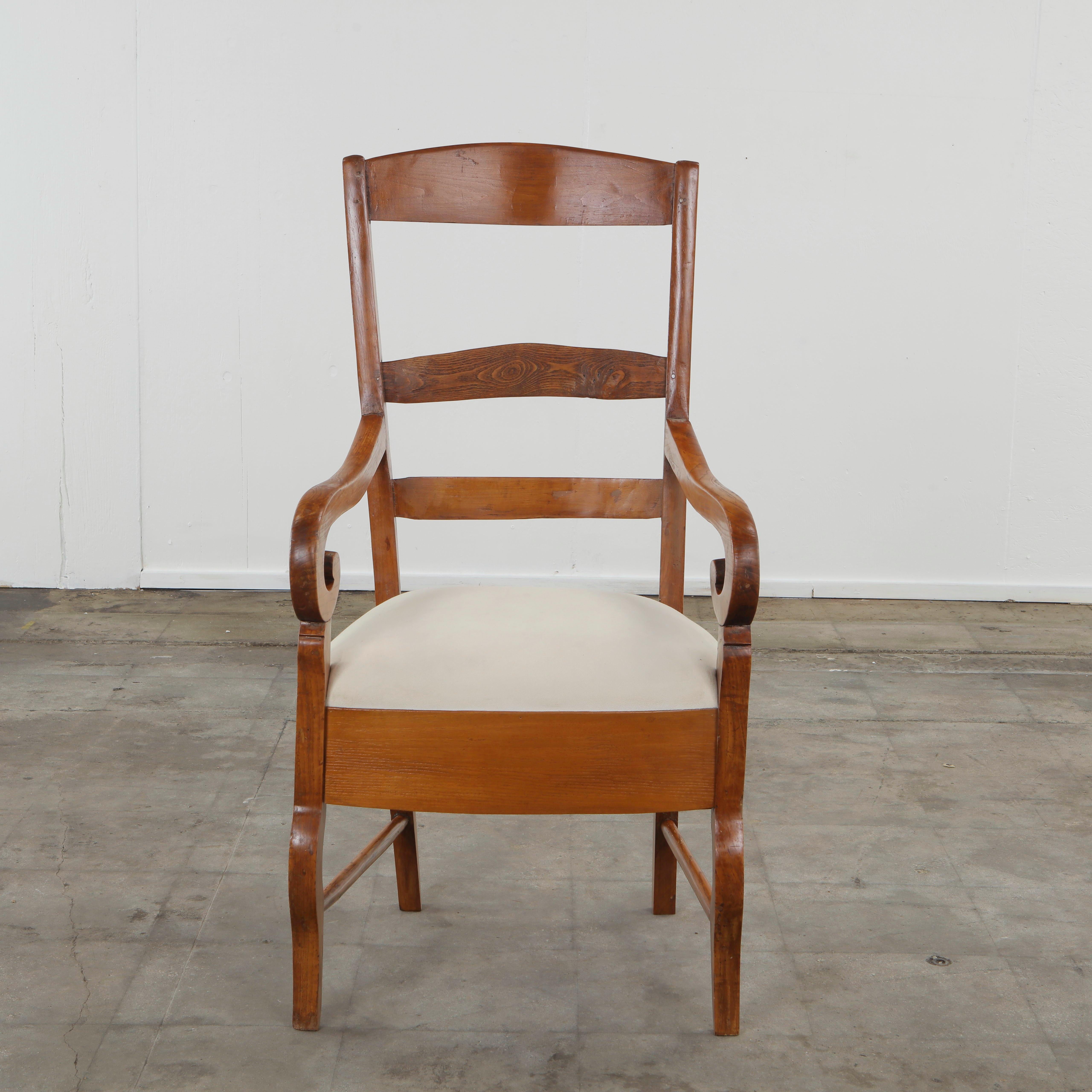 Italian Antique Walnut Arm Chair, 1960s (Moderne) im Angebot