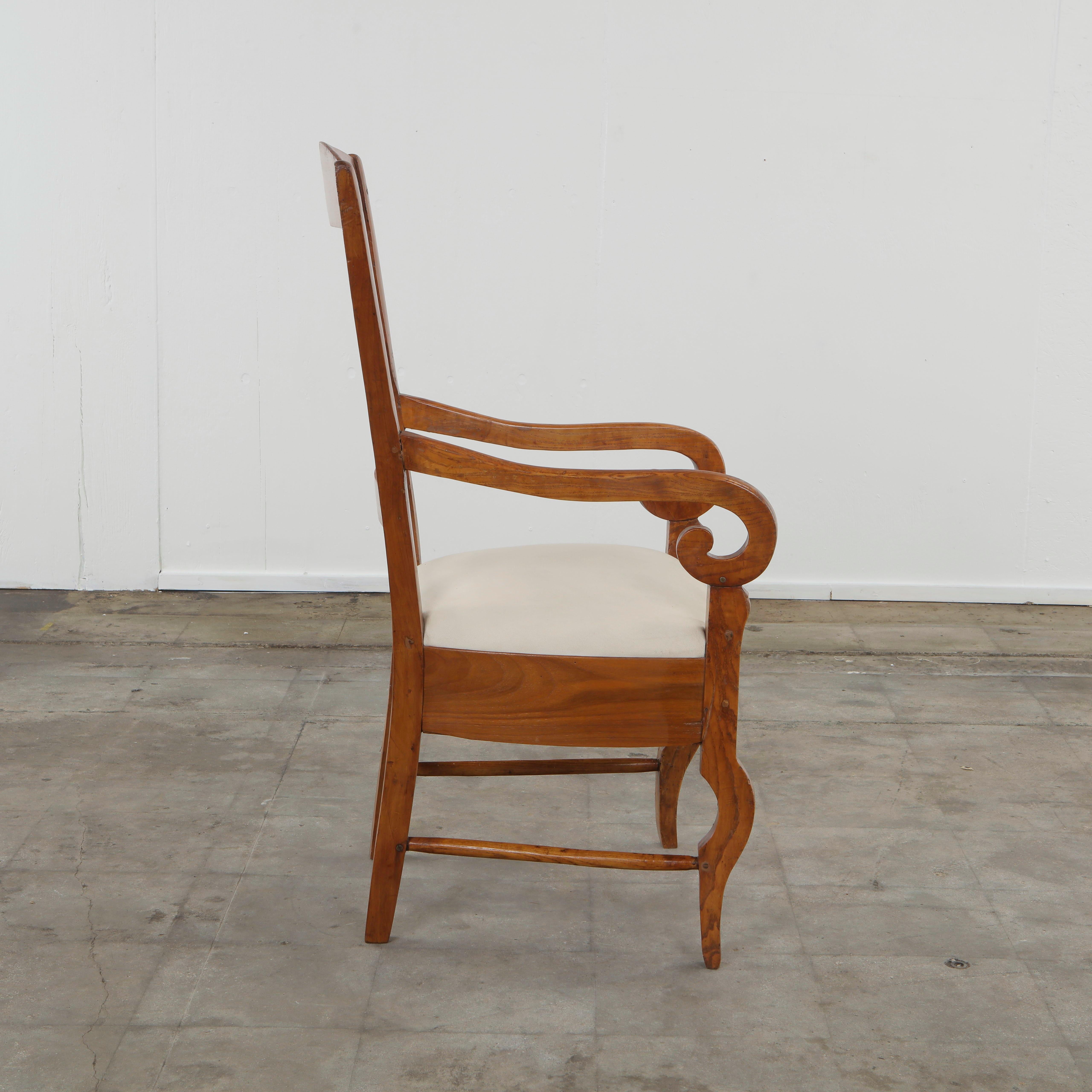 Italian Antique Walnut Arm Chair, 1960s (Italienisch) im Angebot