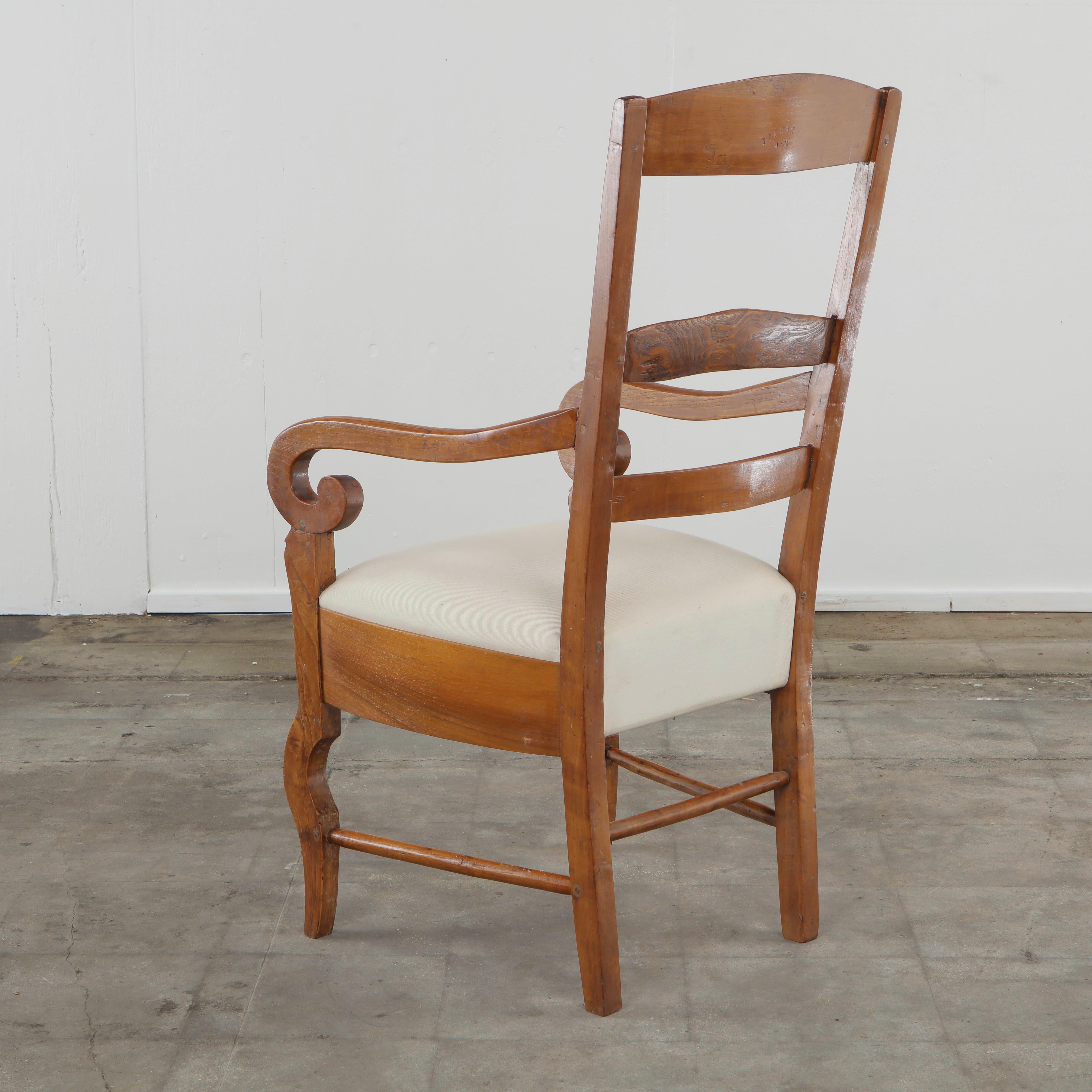 Italian Antique Walnut Arm Chair, 1960s (Walnuss) im Angebot