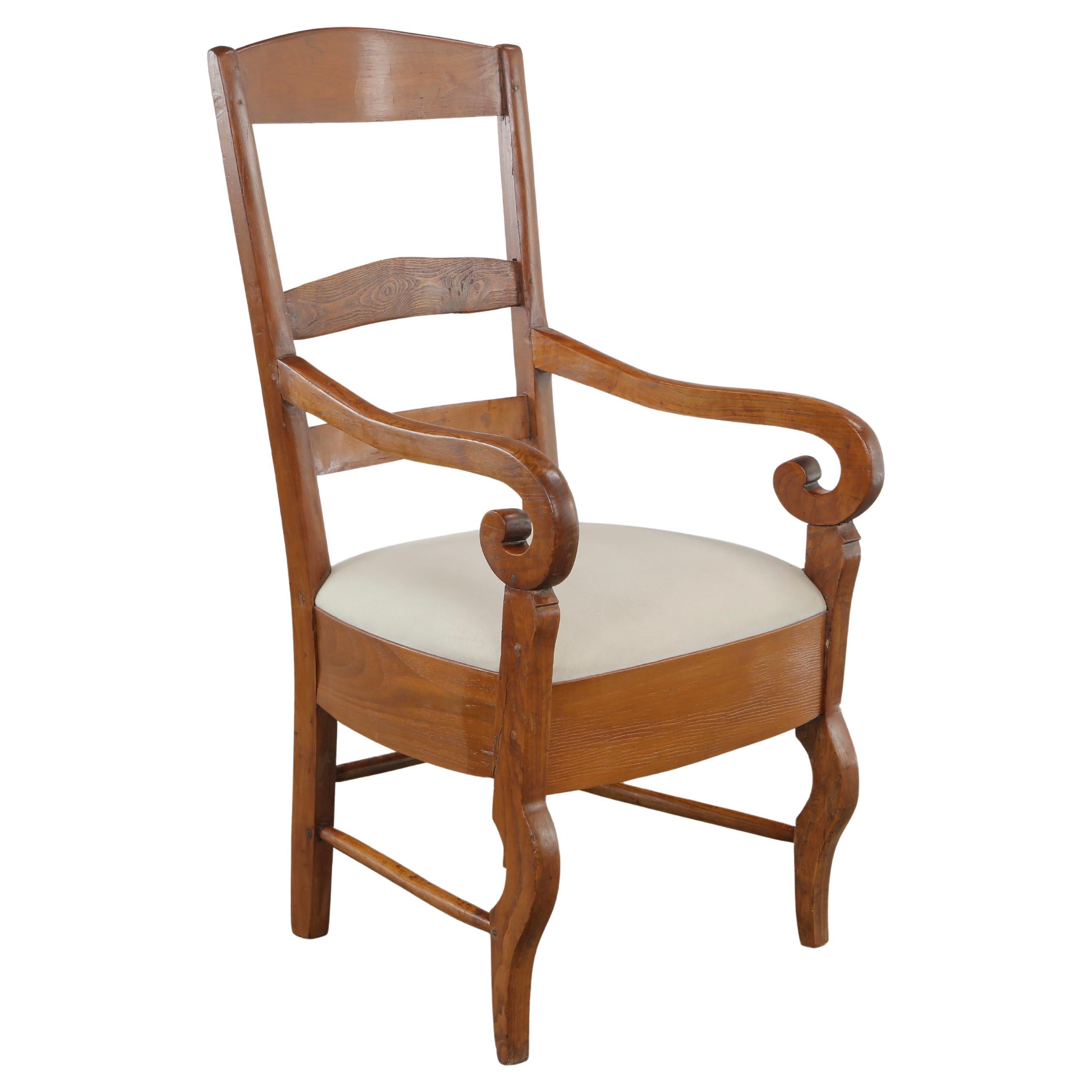 Italian Antique Walnut Arm Chair, 1960s im Angebot