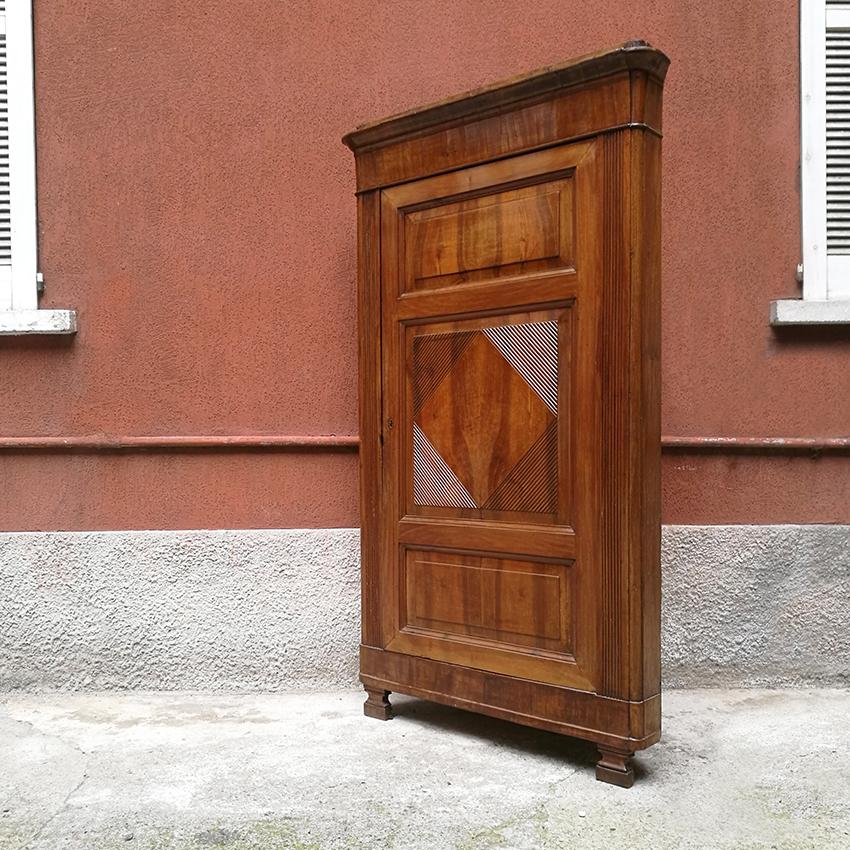 Italian Antique Walnut Corner Cabinet with Decoration, 1800s 1