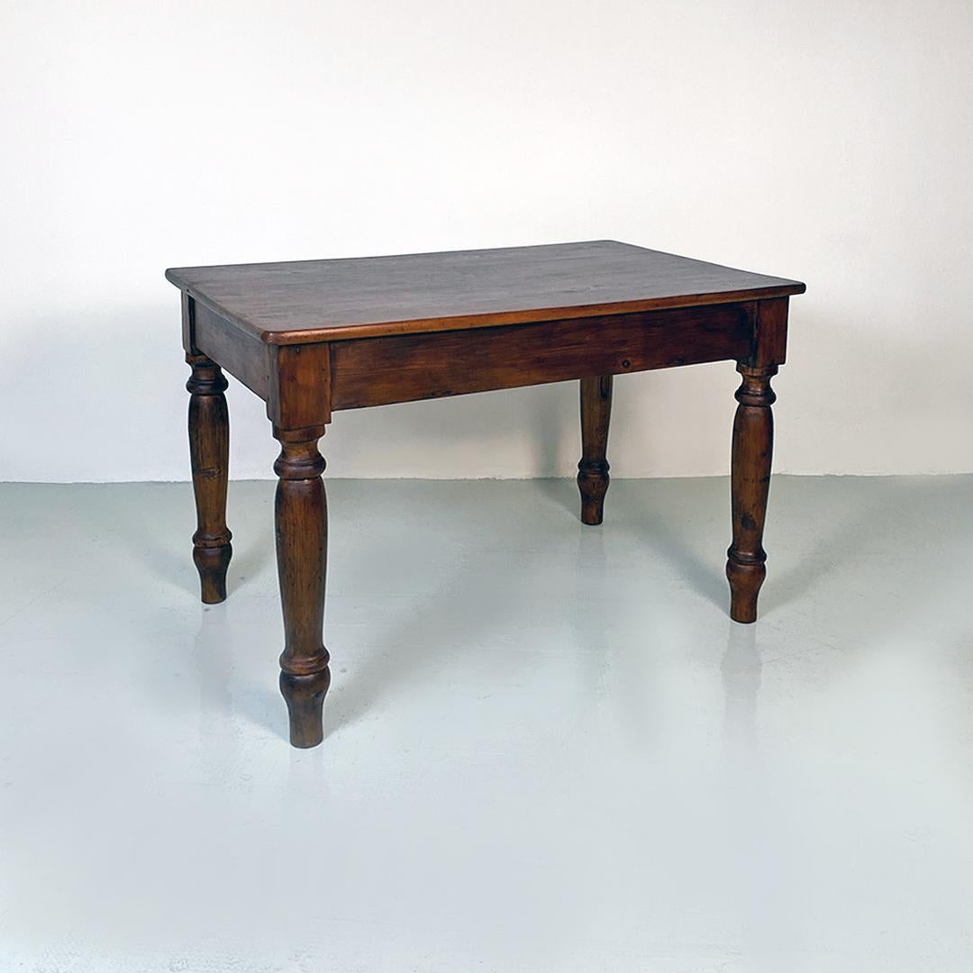 Italian Antique Walnut Dining Table, 1900s In Good Condition In MIlano, IT