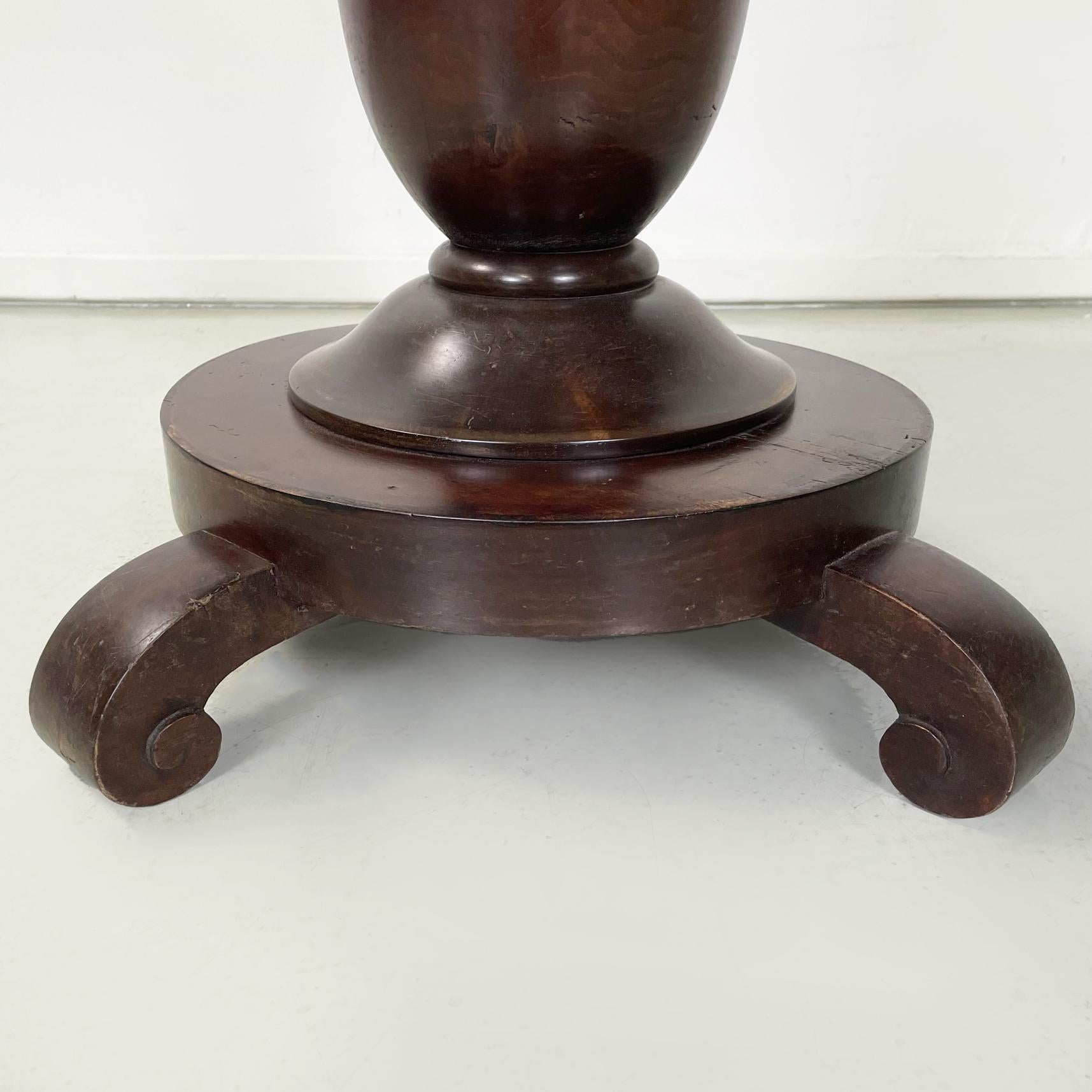 Italian antique walnut round and finely worked wood dining table, 1800s         For Sale 6