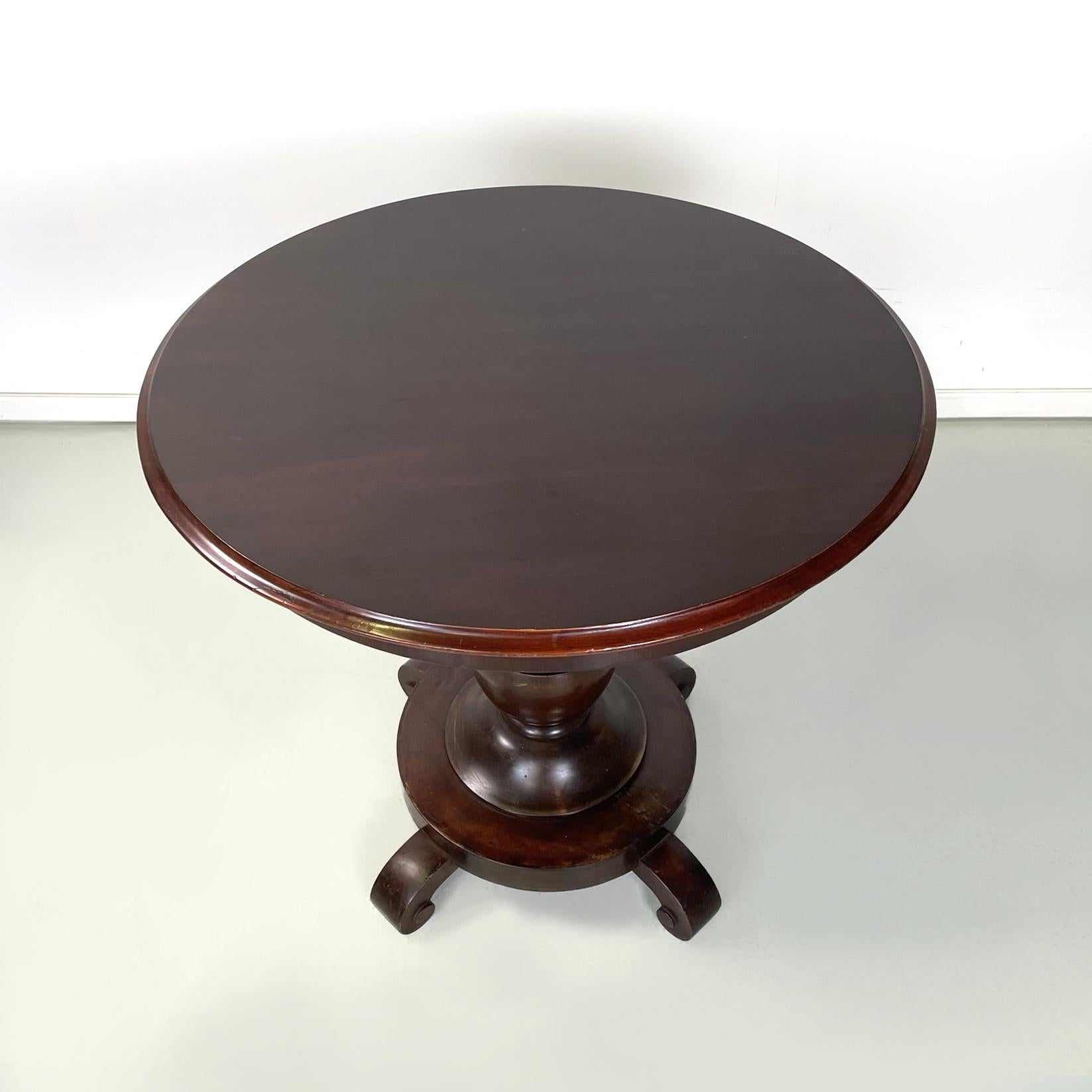 George IV Italian antique walnut round and finely worked wood dining table, 1800s         For Sale