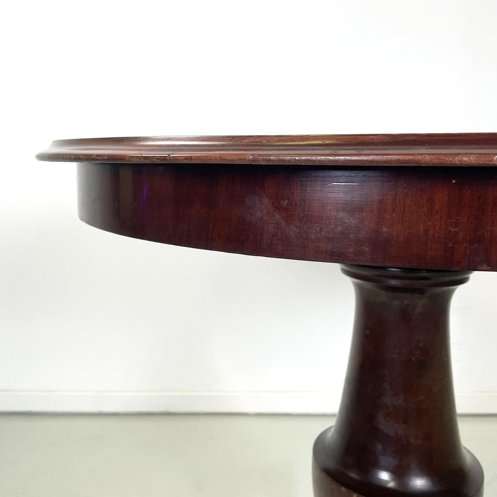 Italian antique walnut round and finely worked wood dining table, 1800s         For Sale 2