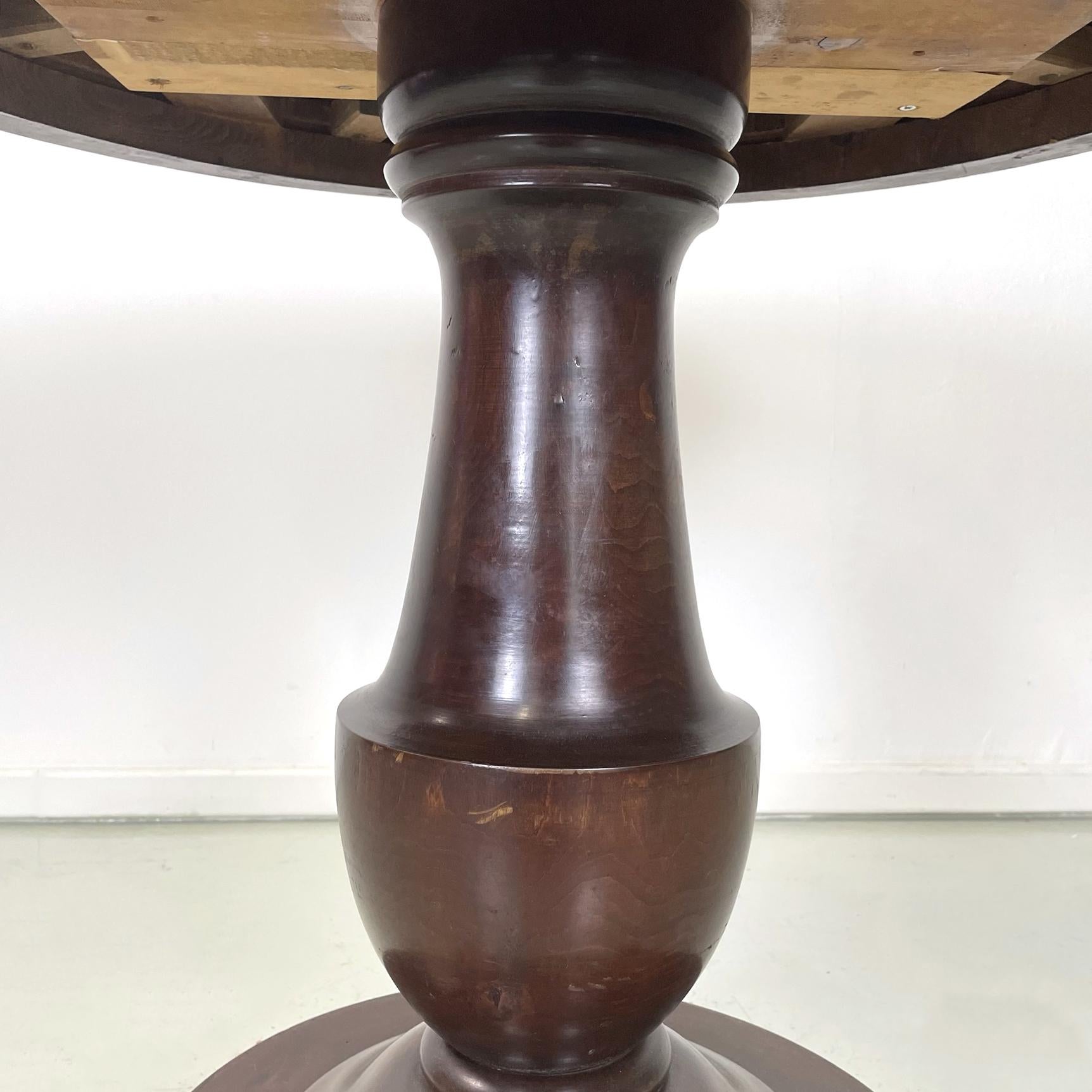 Italian antique walnut round and finely worked wood dining table, 1800s         For Sale 3