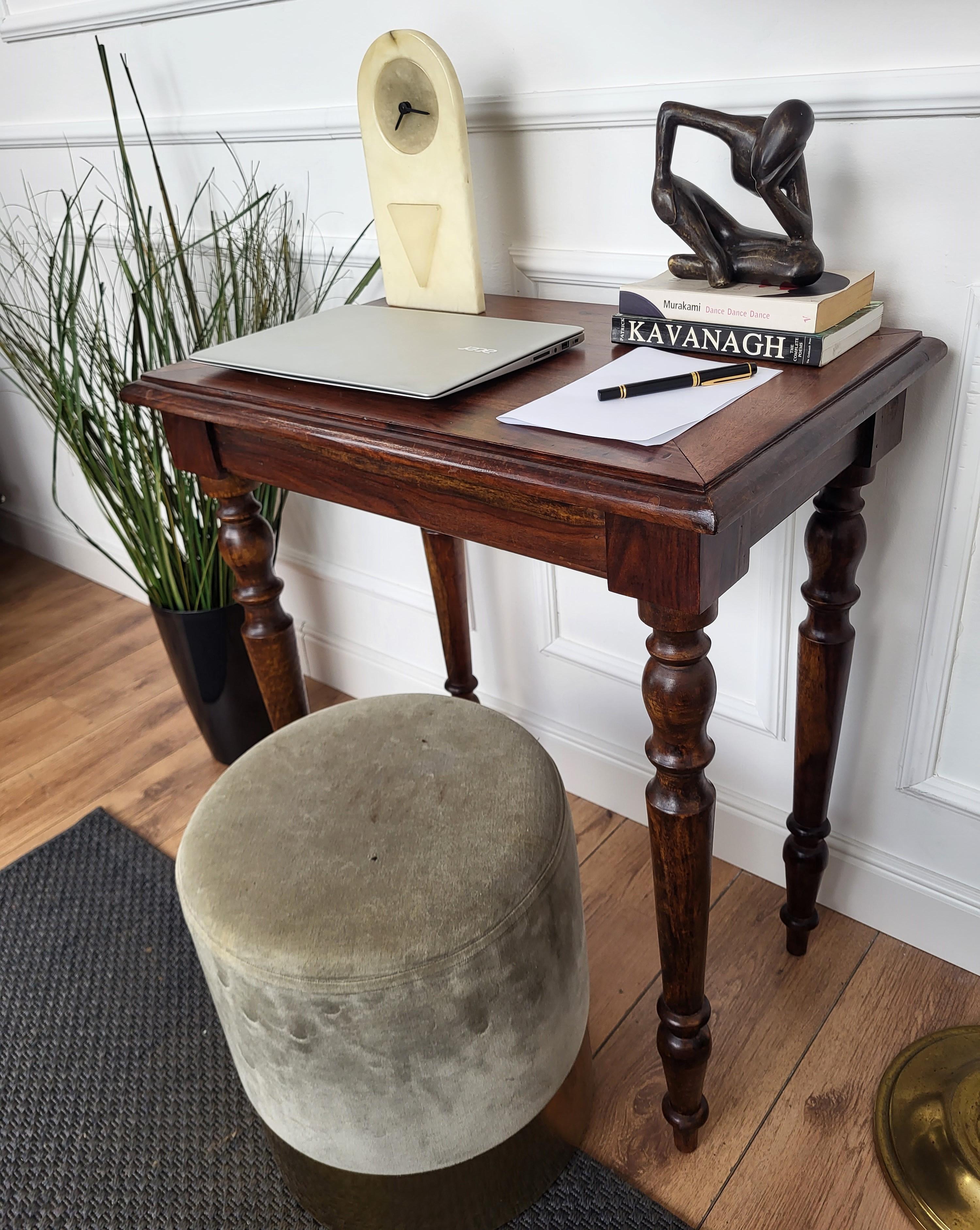 Petite table console rustique en noyer ancien italien Bureau Table à écrire Bon état - En vente à Carimate, Como