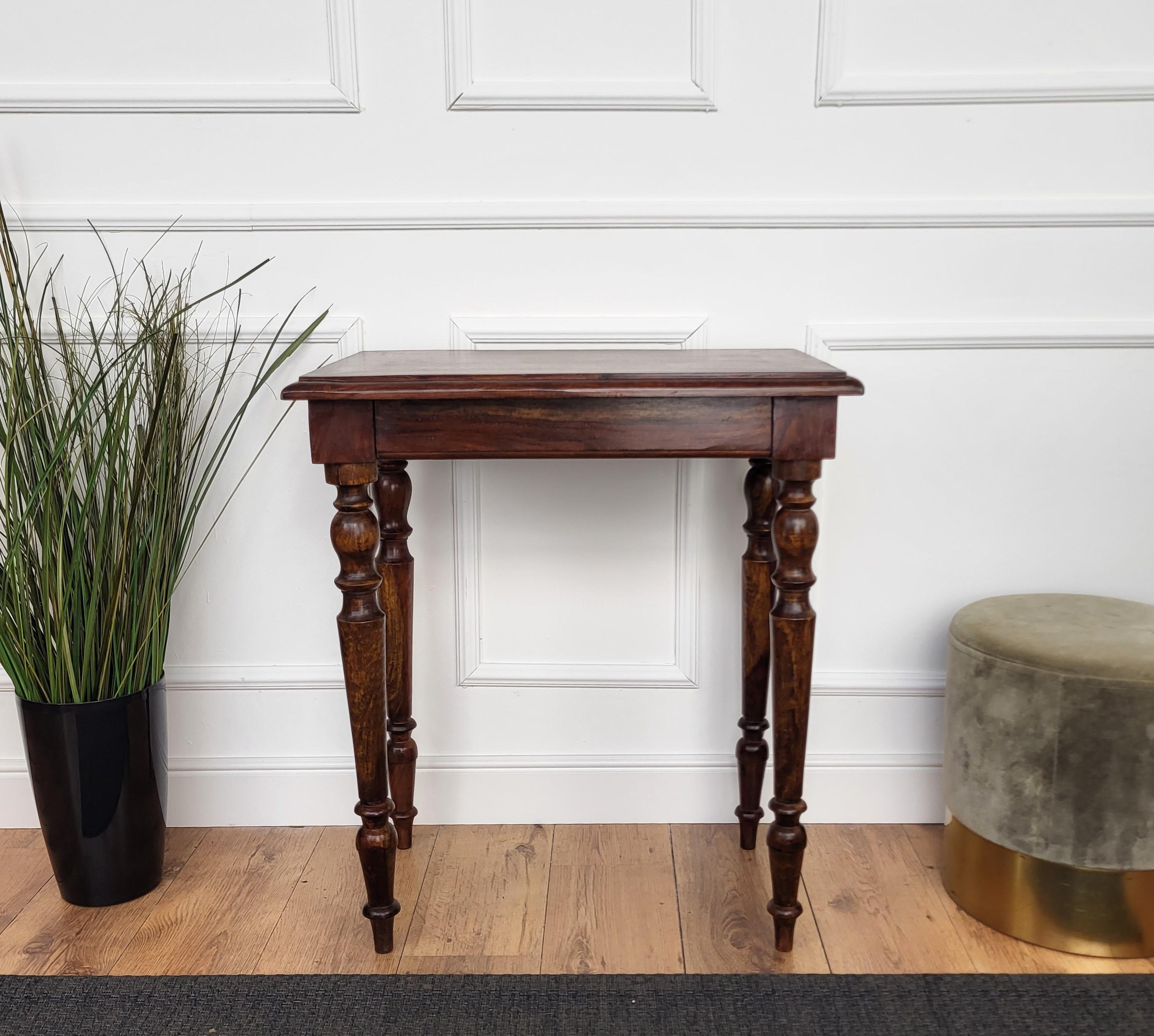20ième siècle Petite table console rustique en noyer ancien italien Bureau Table à écrire en vente