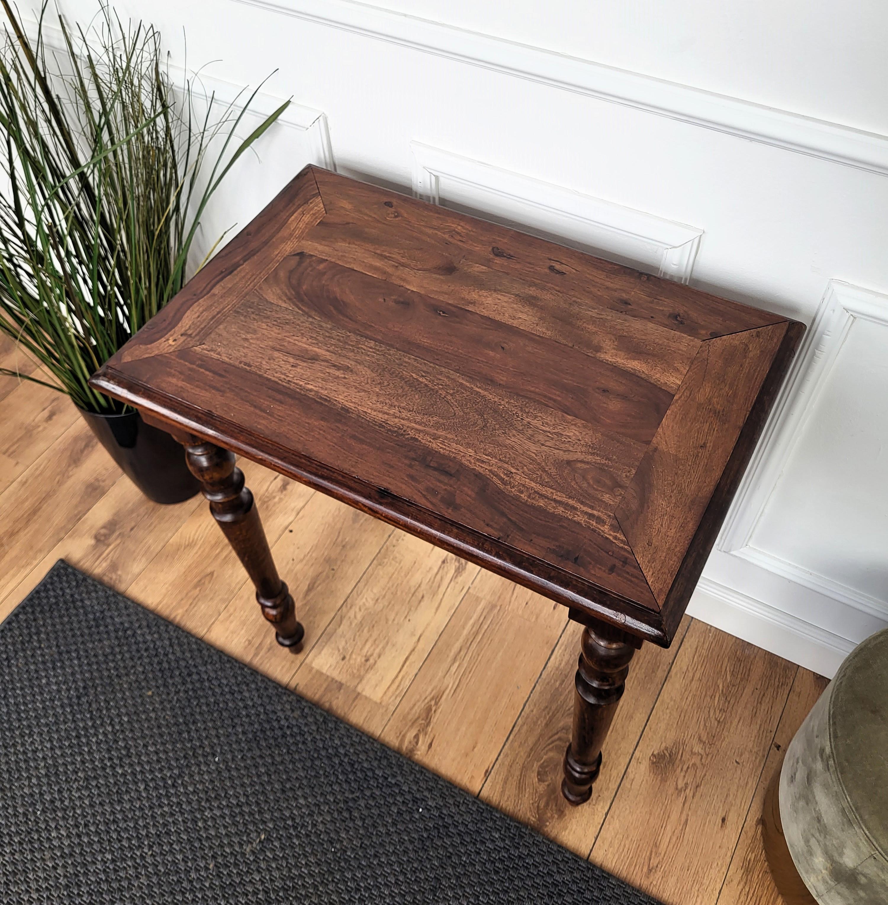 Petite table console rustique en noyer ancien italien Bureau Table à écrire en vente 1