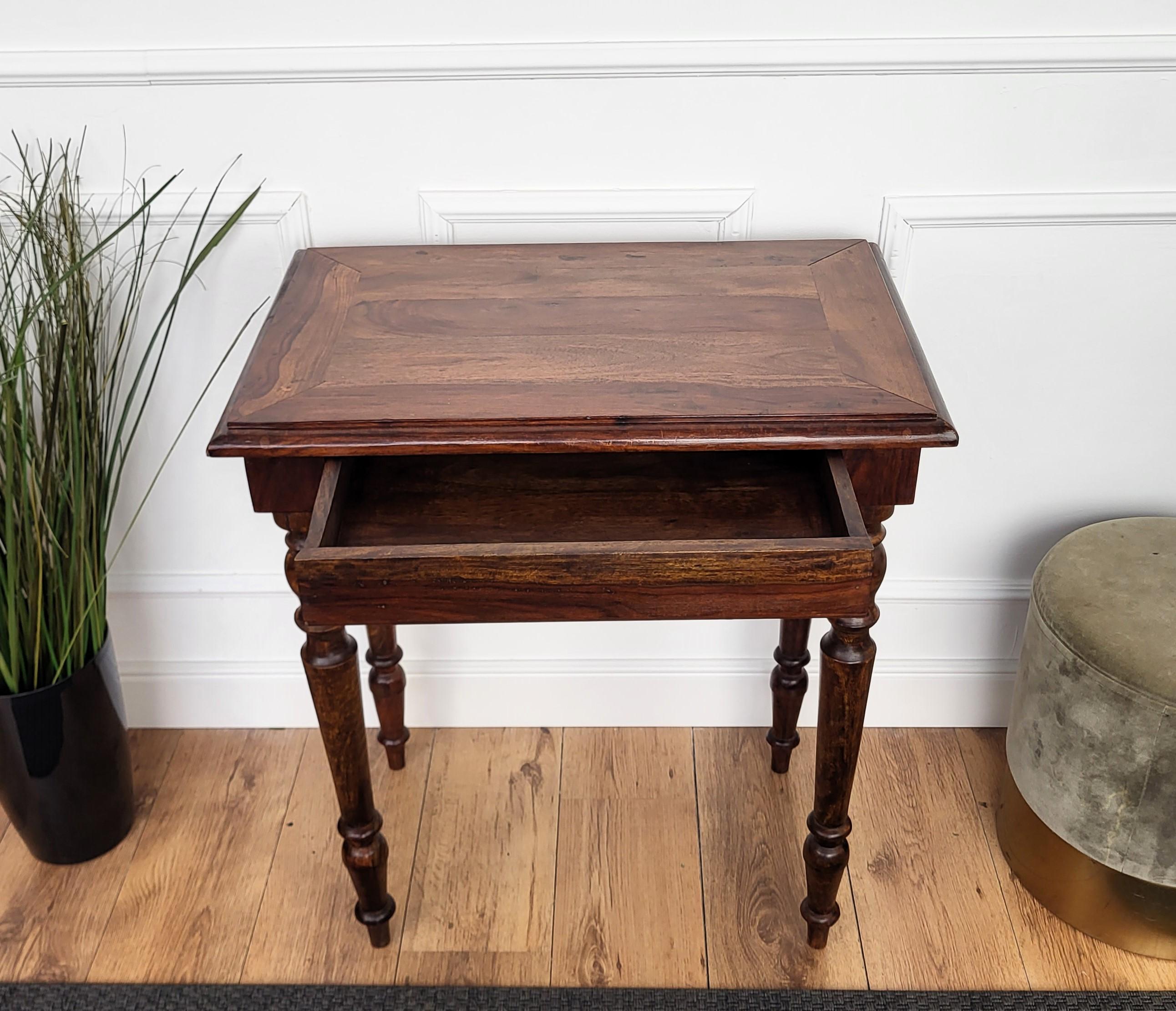 Petite table console rustique en noyer ancien italien Bureau Table à écrire en vente 2