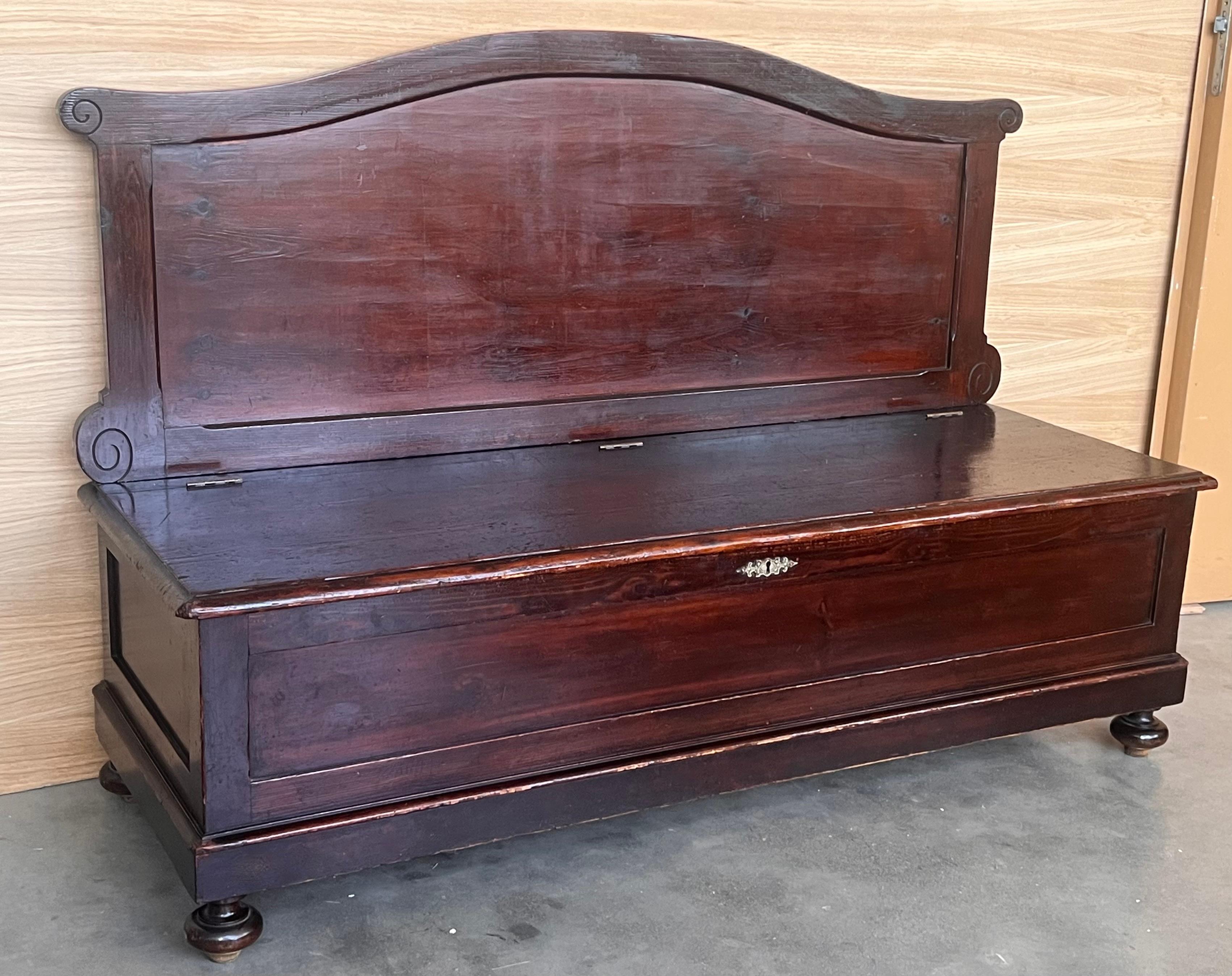 Banc italien ancien en bois de noyer avec coffre Bon état - En vente à Miami, FL