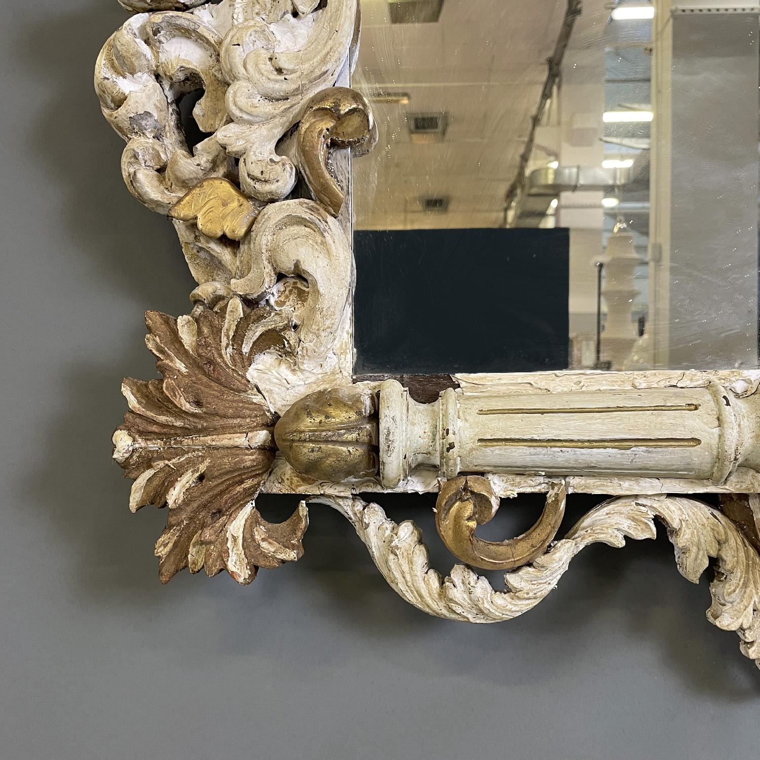Italian antique white and golden wood wall mirror with animal decorations, 1990s For Sale 7