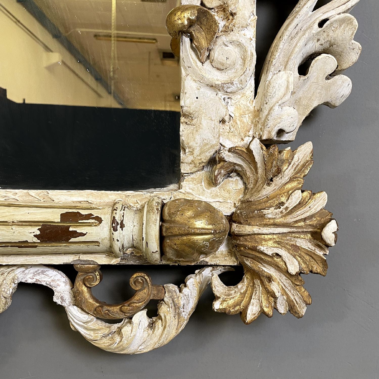 Italian antique white and golden wood wall mirror with animal decorations, 1990s For Sale 8