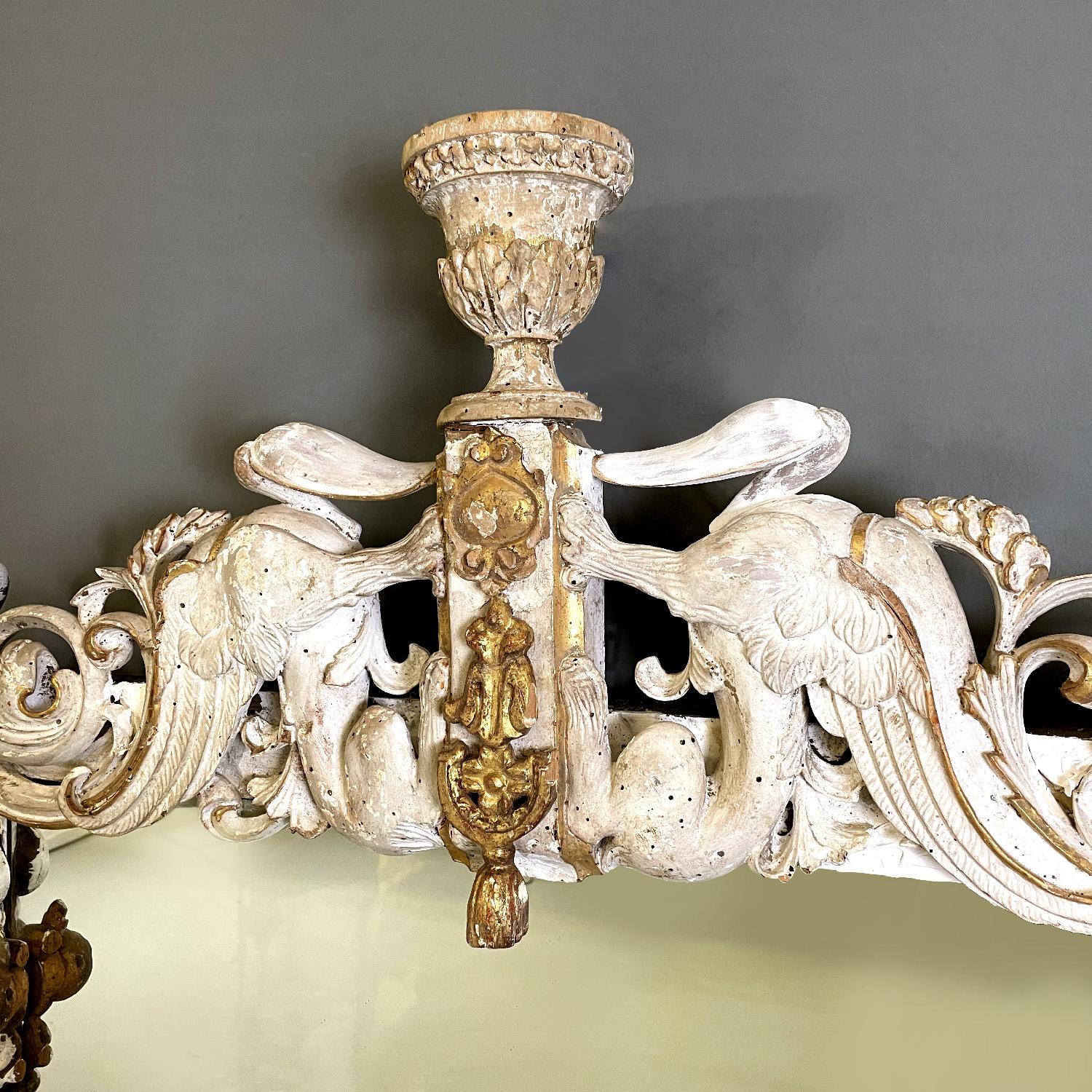 Italian white and golden wood wall mirror with animal decorations, 1990s For Sale 1
