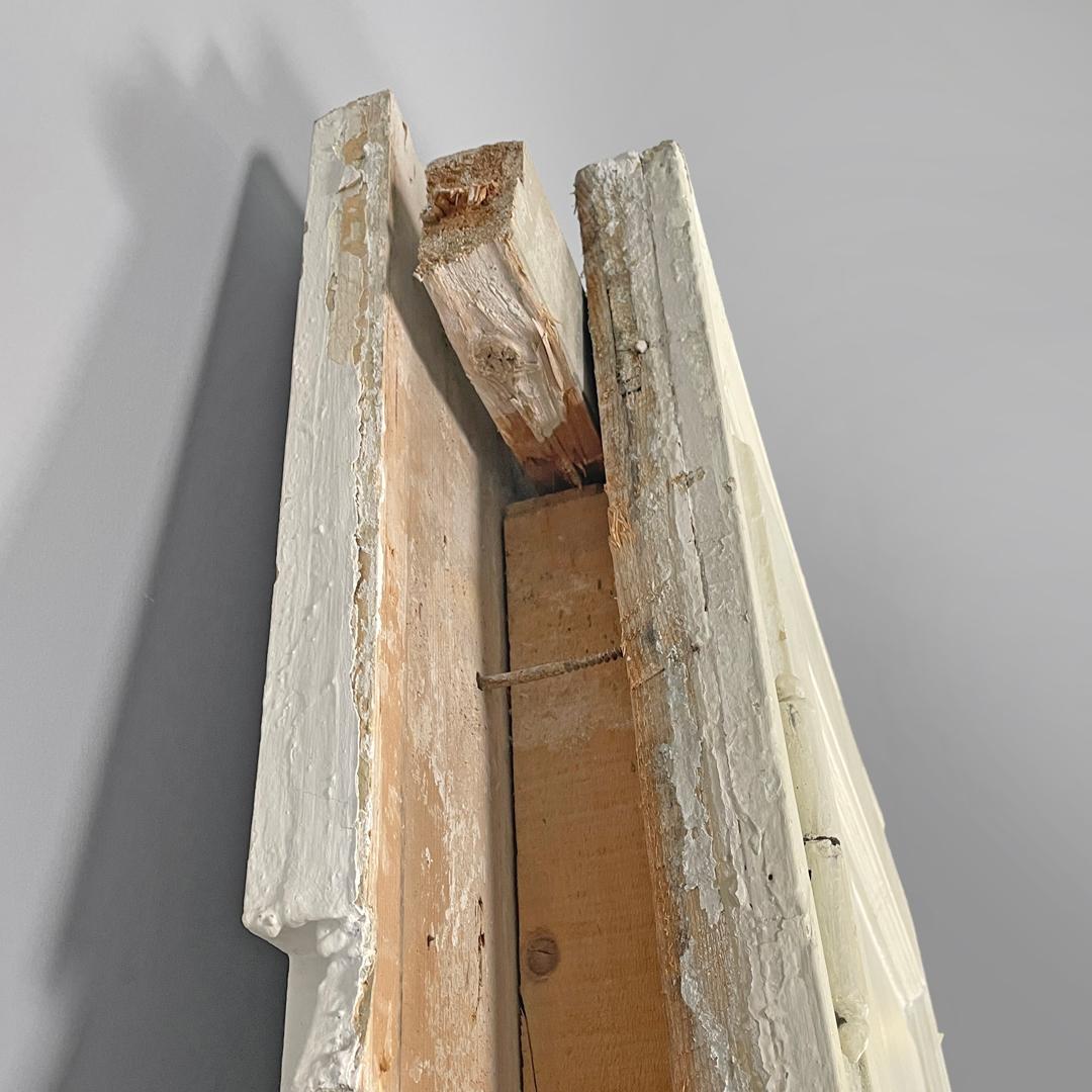 Puerta italiana antigua de madera pintada de blanco con marco y tiradores de latón de principios de 1900 en venta 11